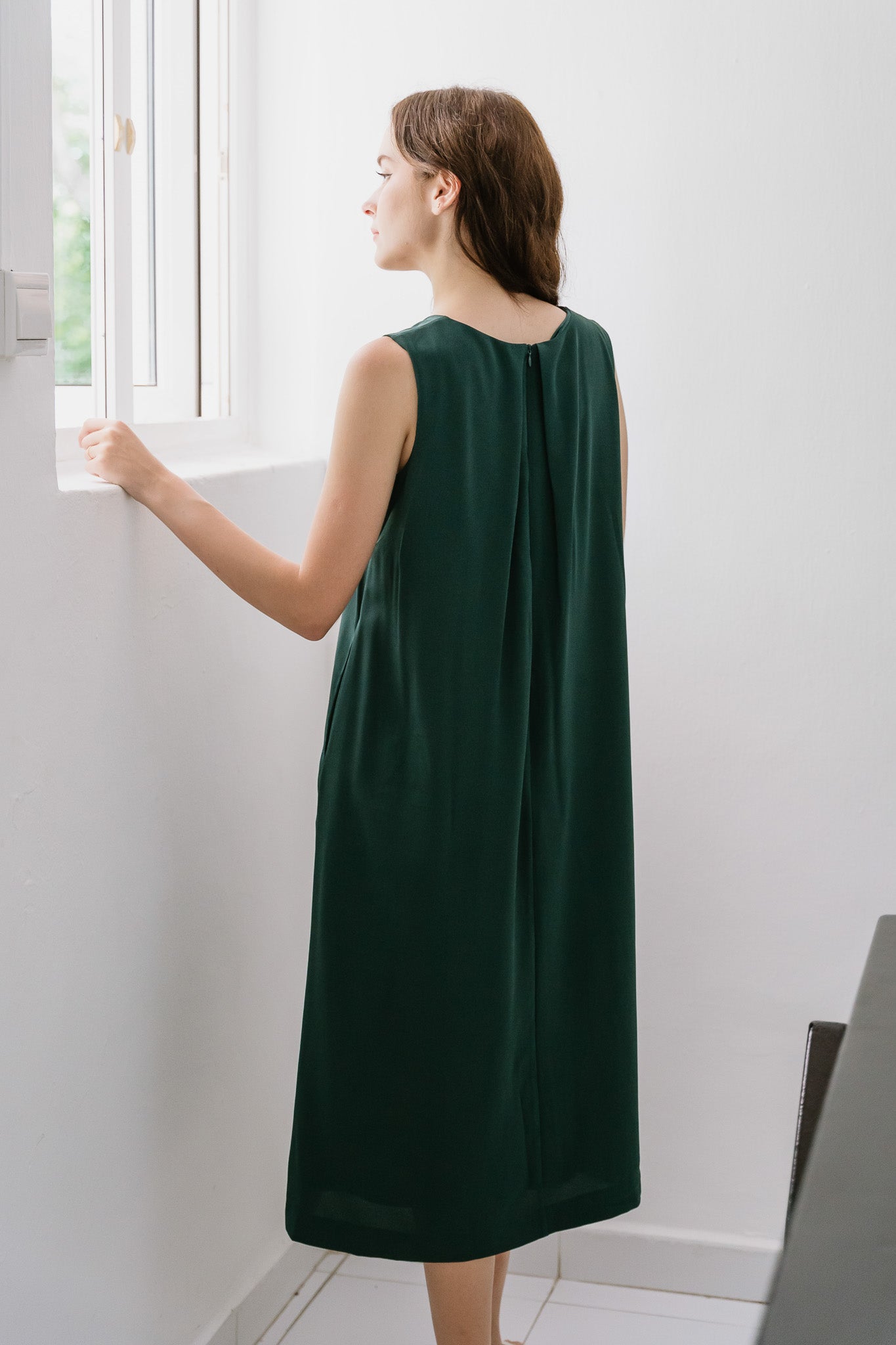Narelle Pleat Detail Midi Dress in Forest [ONLINE ONLY]