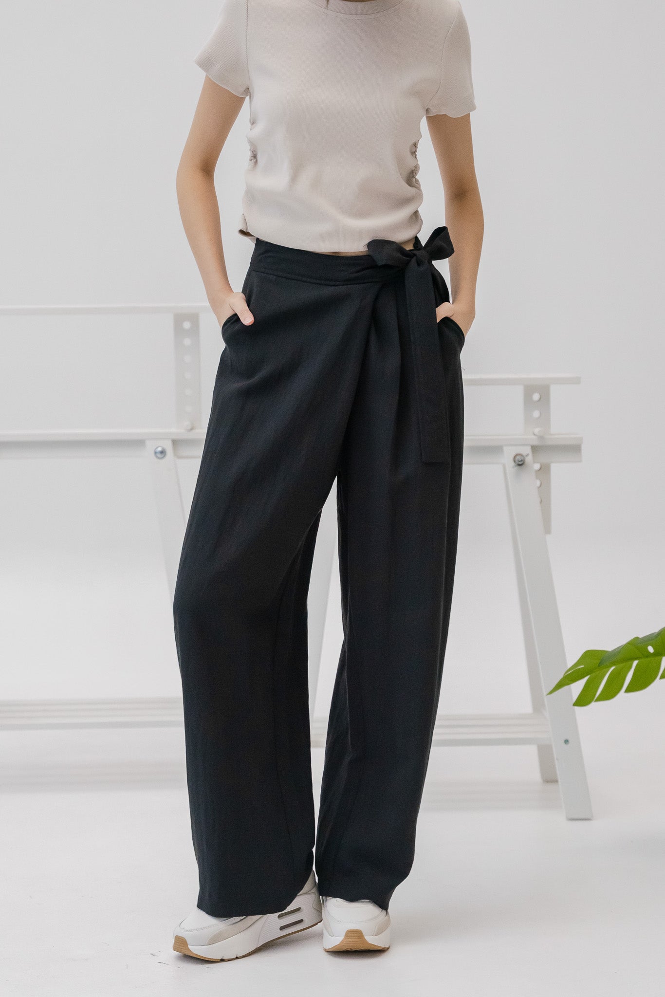 Yuna Knot Tie Pants in Black