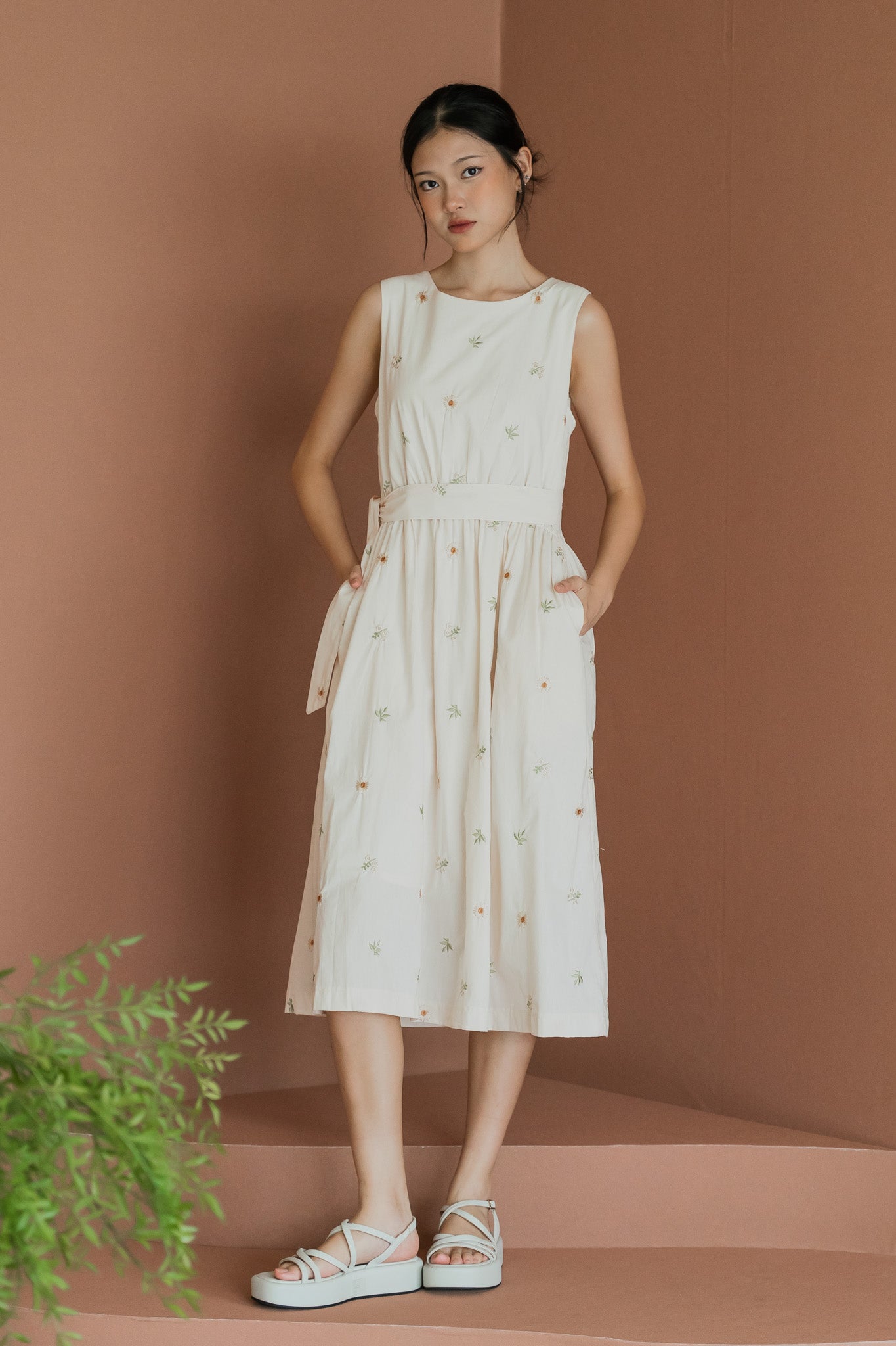 Carly Floral Embroidery Dress in Cream