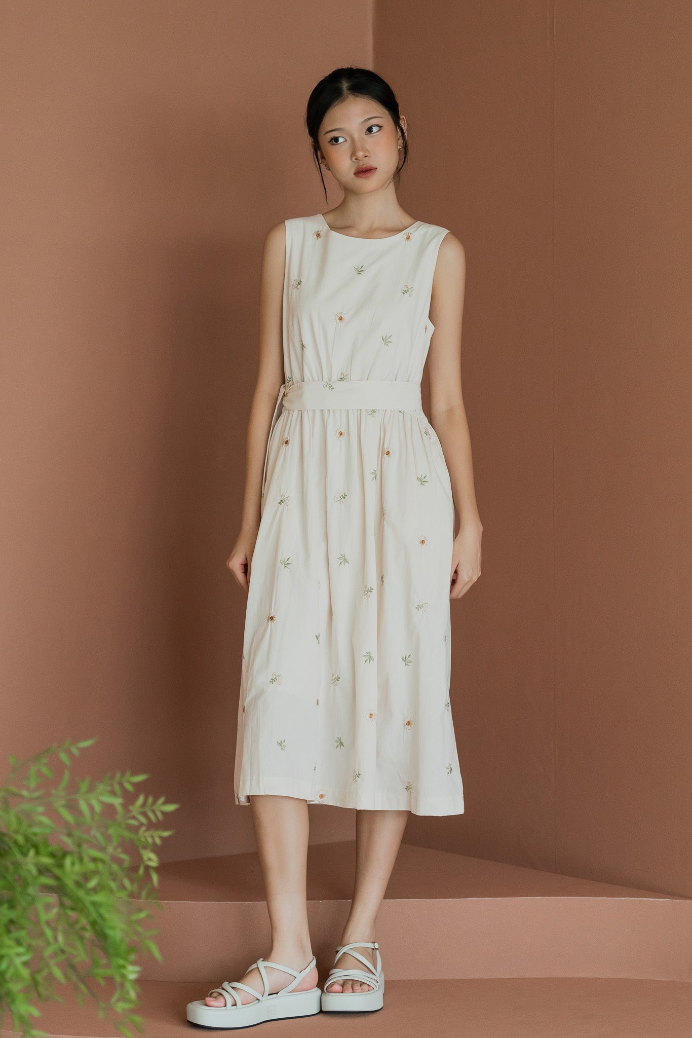 Carly Floral Embroidery Dress in Cream