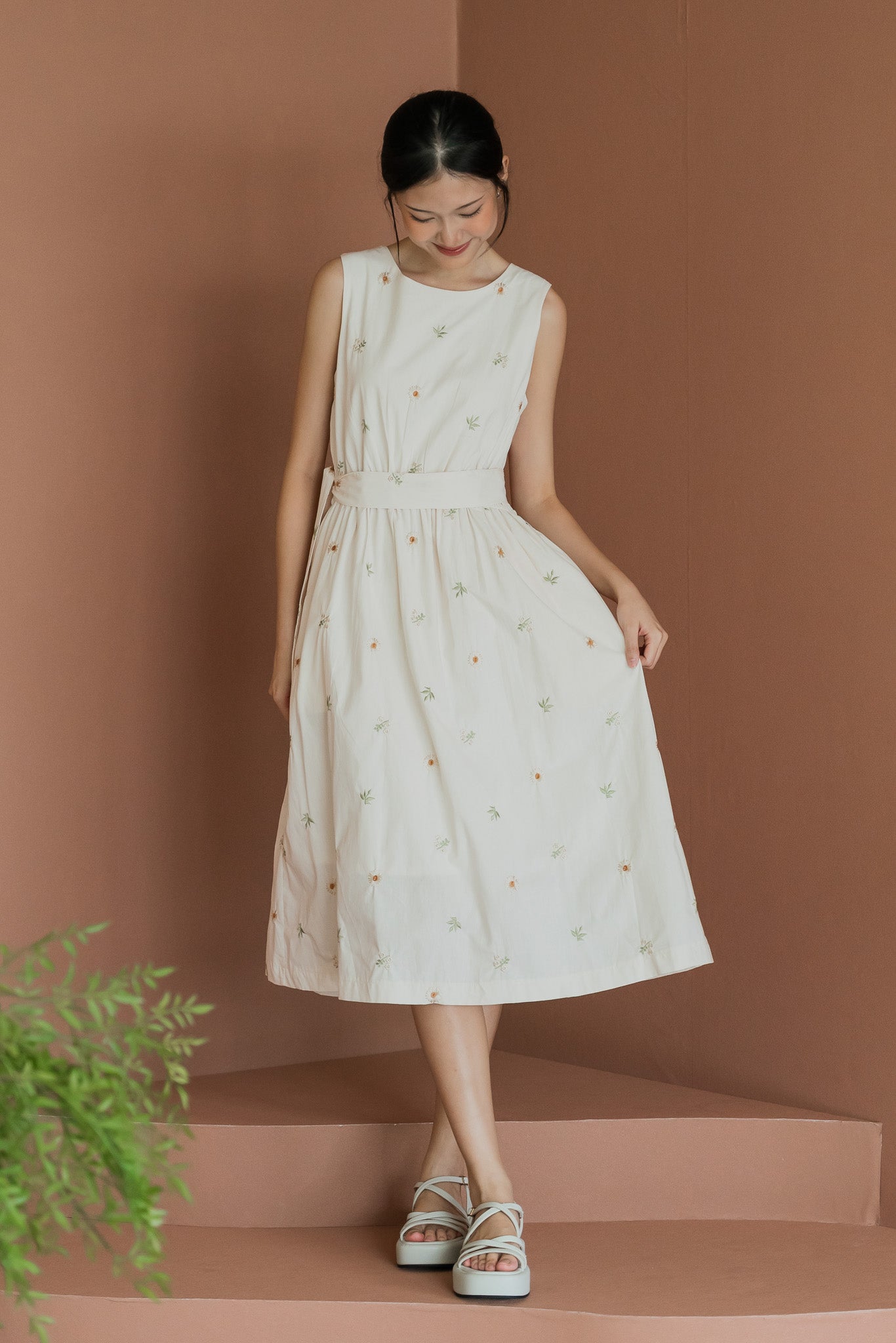 Carly Floral Embroidery Dress in Cream
