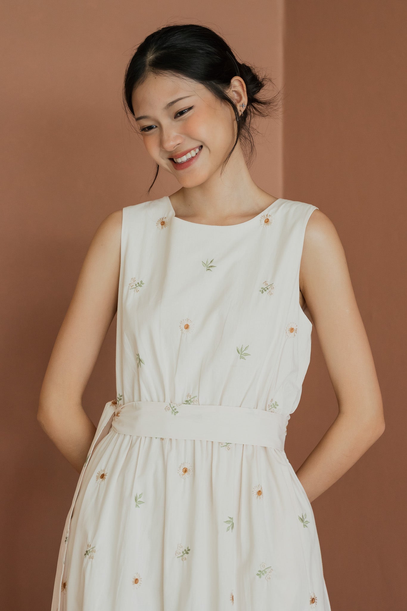 Carly Floral Embroidery Dress in Cream