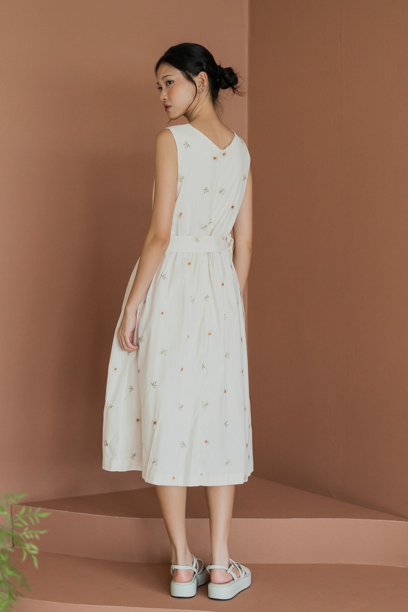 Carly Floral Embroidery Dress in Cream