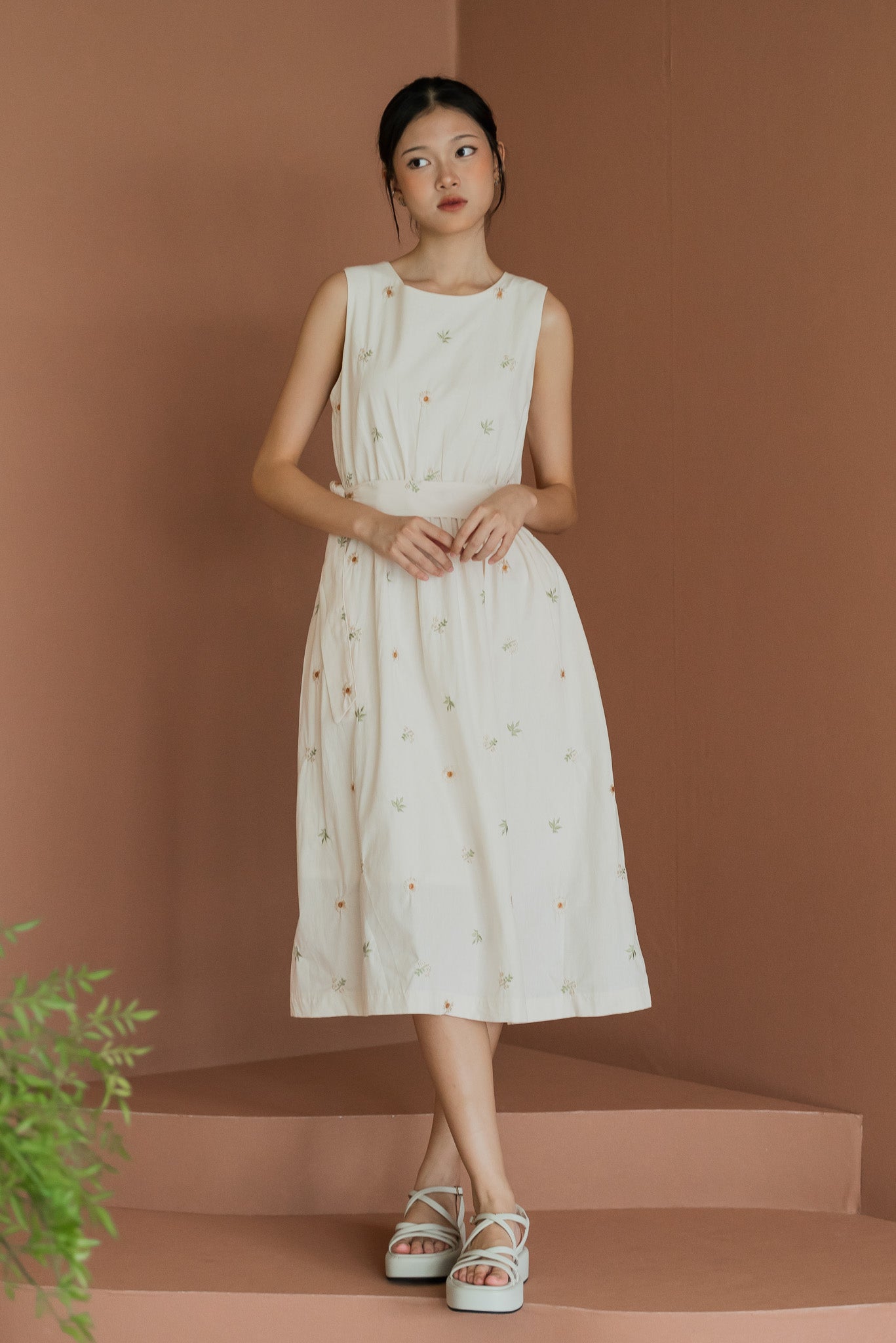 Carly Floral Embroidery Dress in Cream