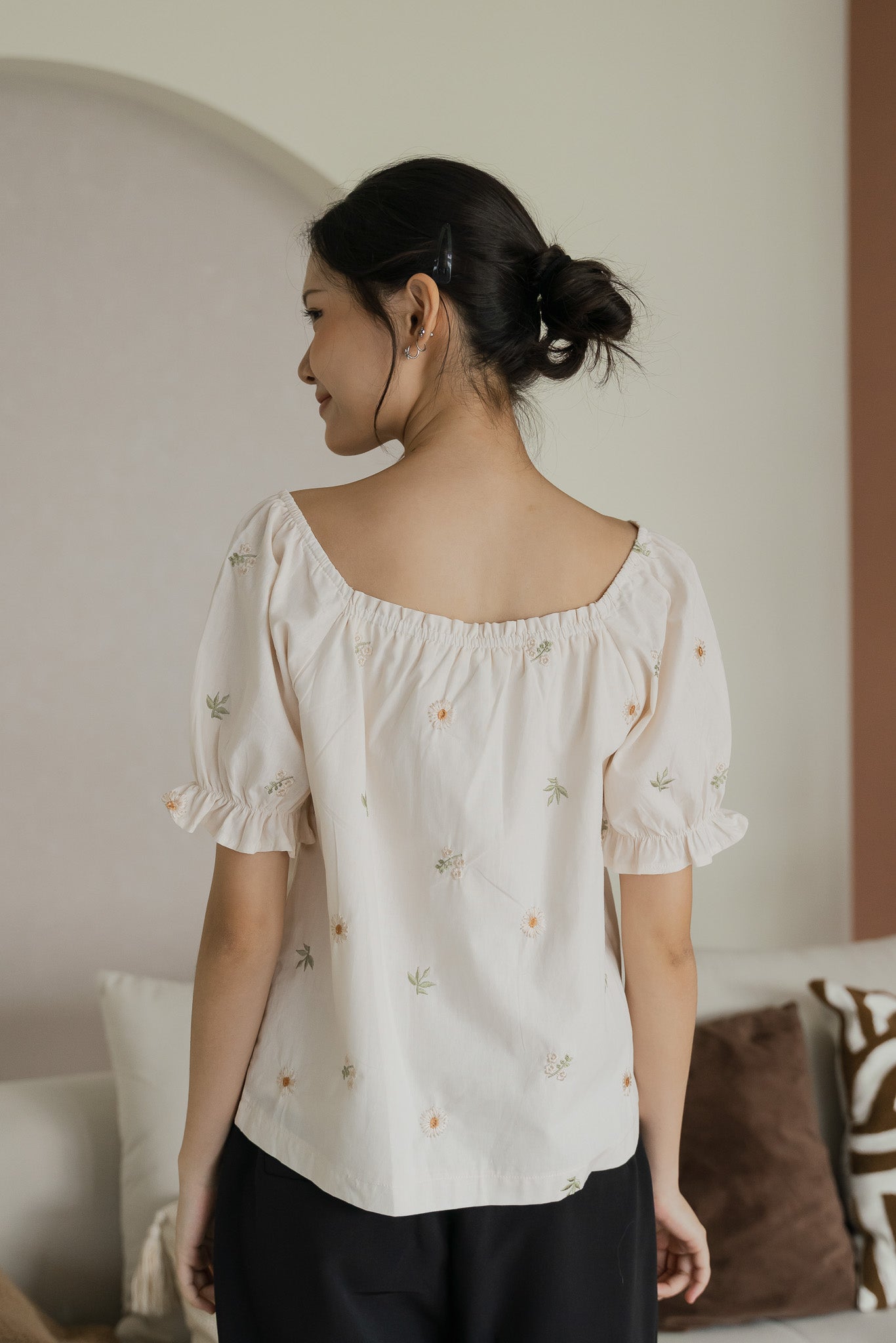 Carly Floral Embroidery Blouse in Cream