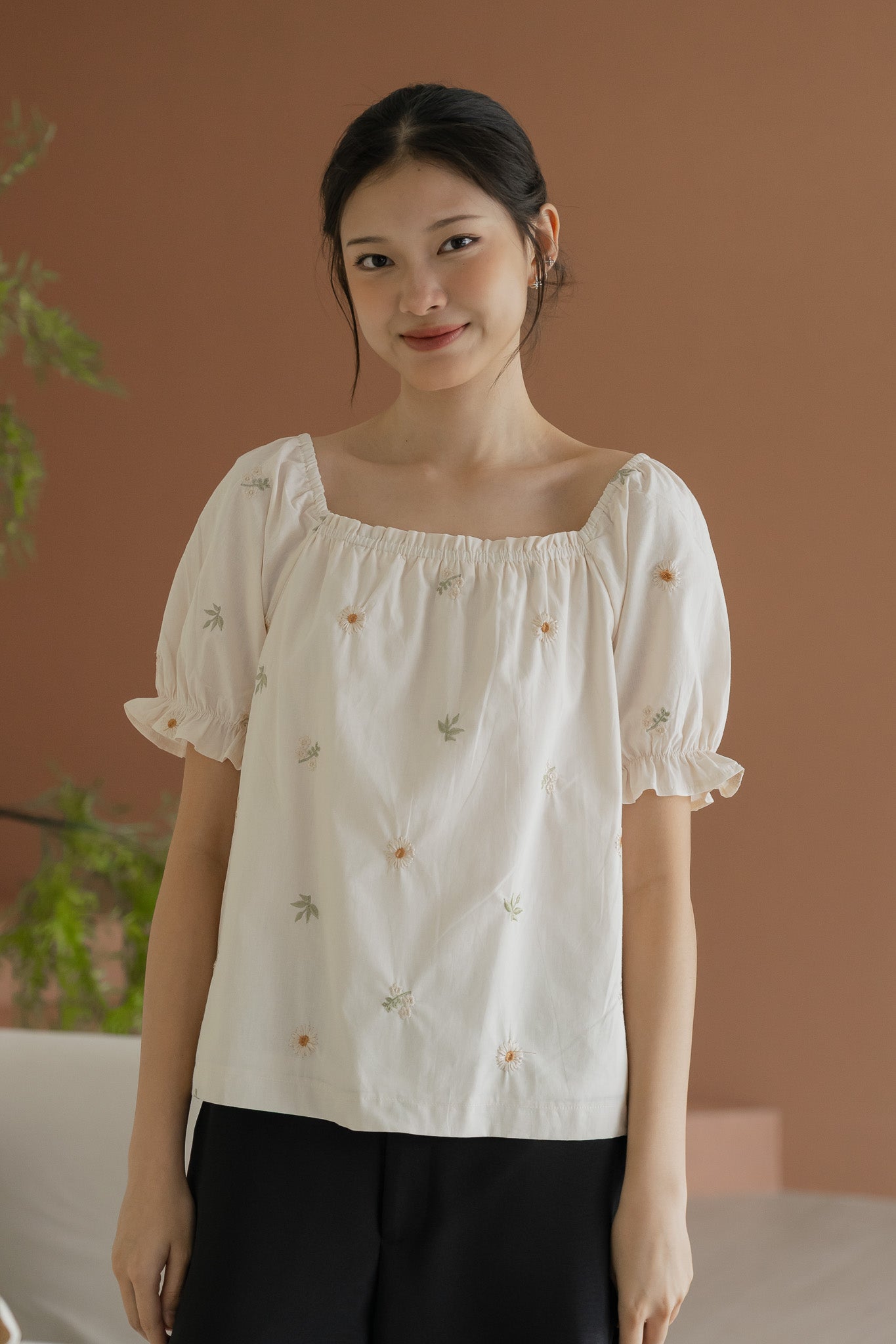 Carly Floral Embroidery Blouse in Cream