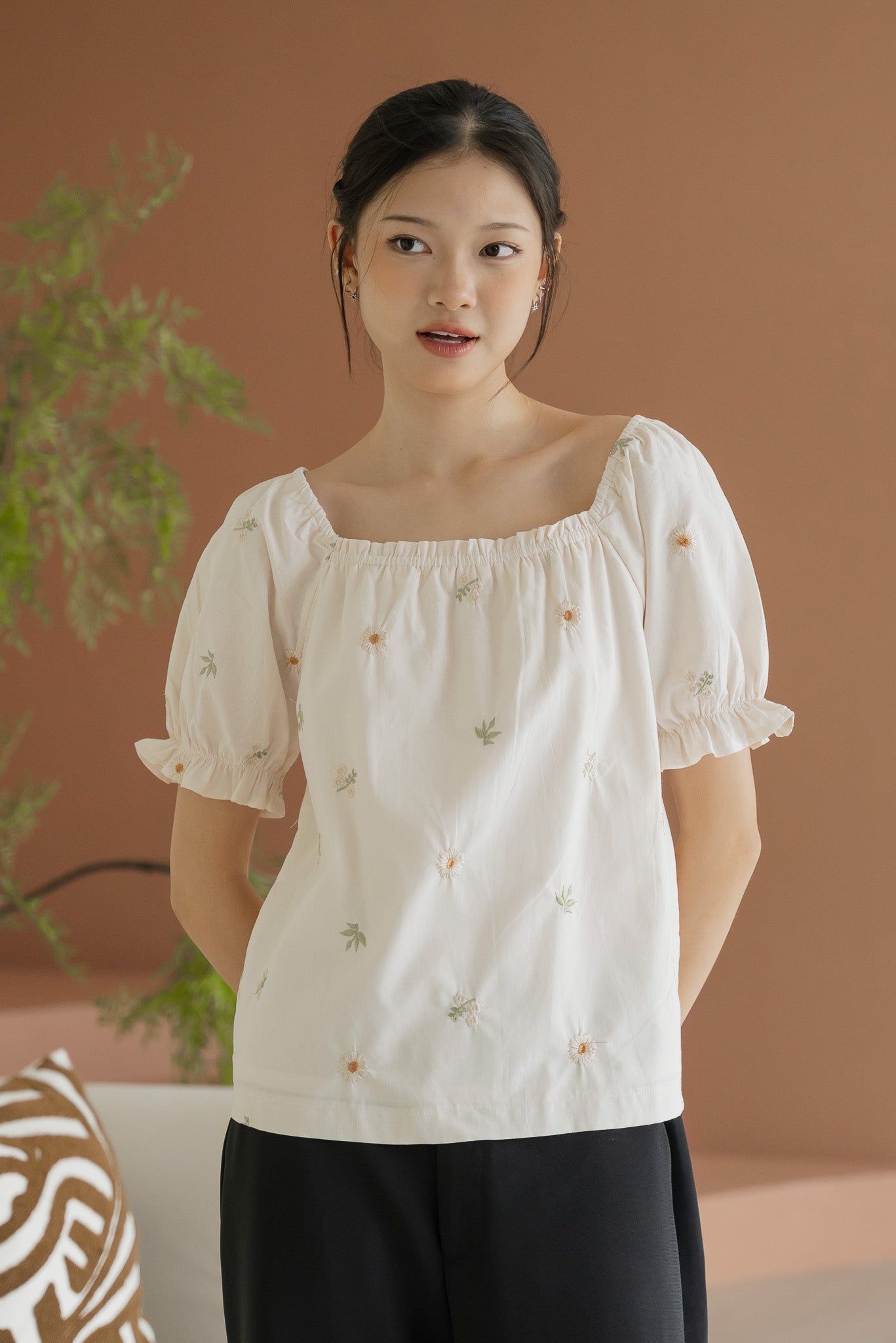 Carly Floral Embroidery Blouse in Cream