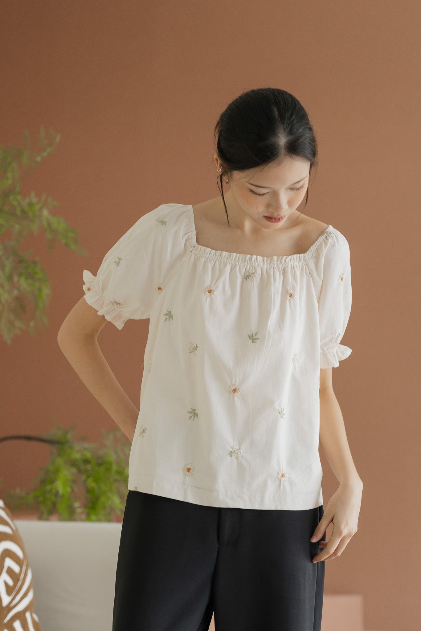 Carly Floral Embroidery Blouse in Cream