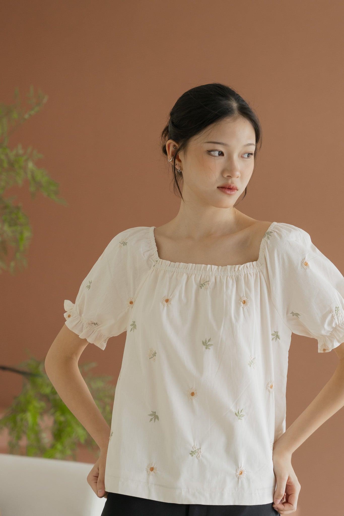 Carly Floral Embroidery Blouse in Cream