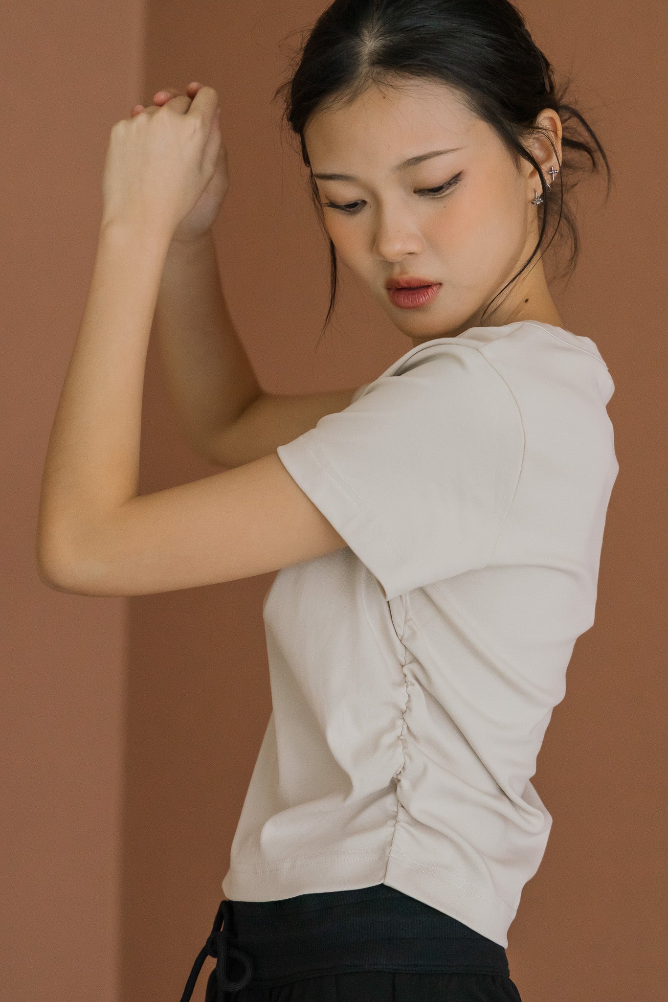 Comfy Side Ruched Tee in Beige