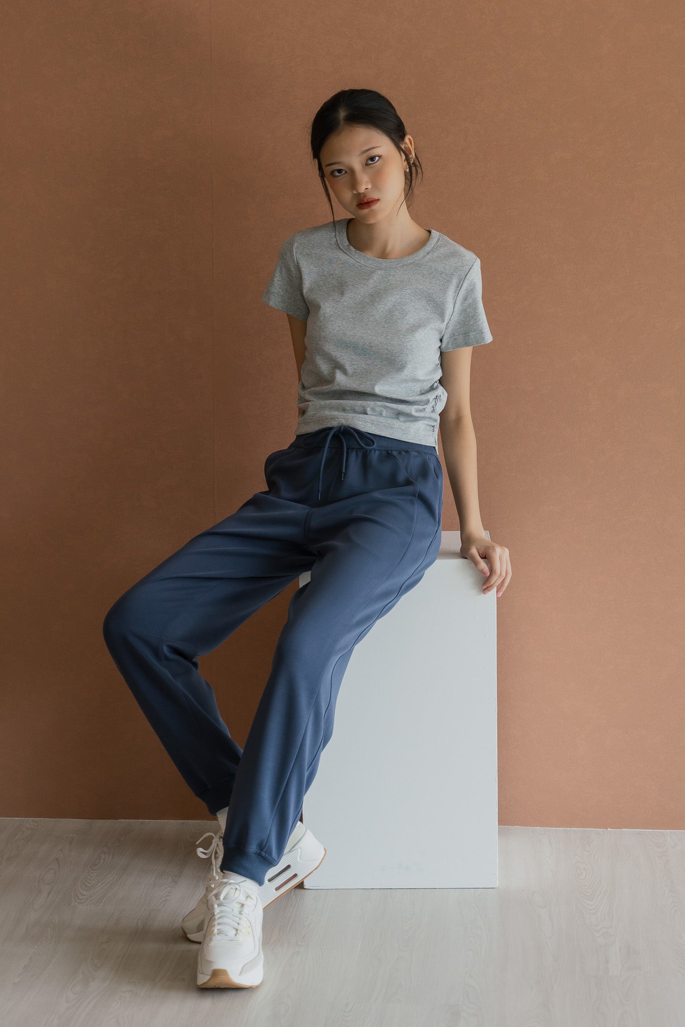 Comfy Side Ruched Tee in Gray