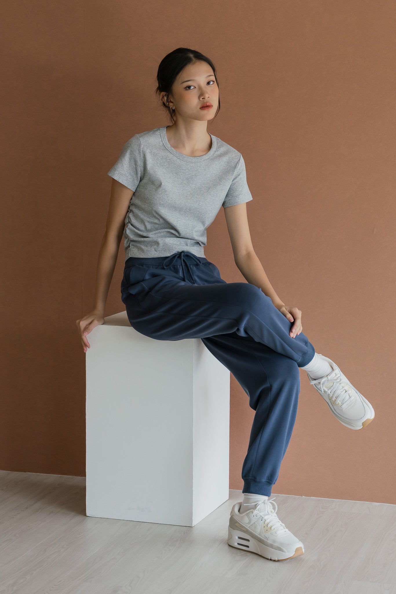 Comfy Side Ruched Tee in Gray