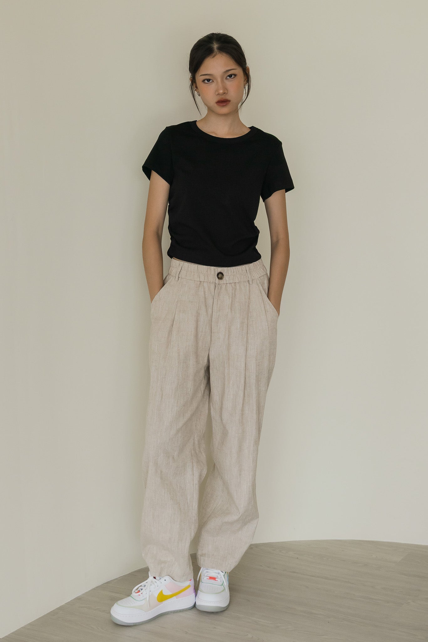 Barrel Cut Linen Pants in Natural