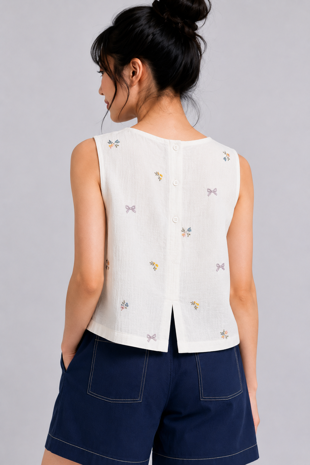 Embroidery Muslin Back Slit Blouse in White