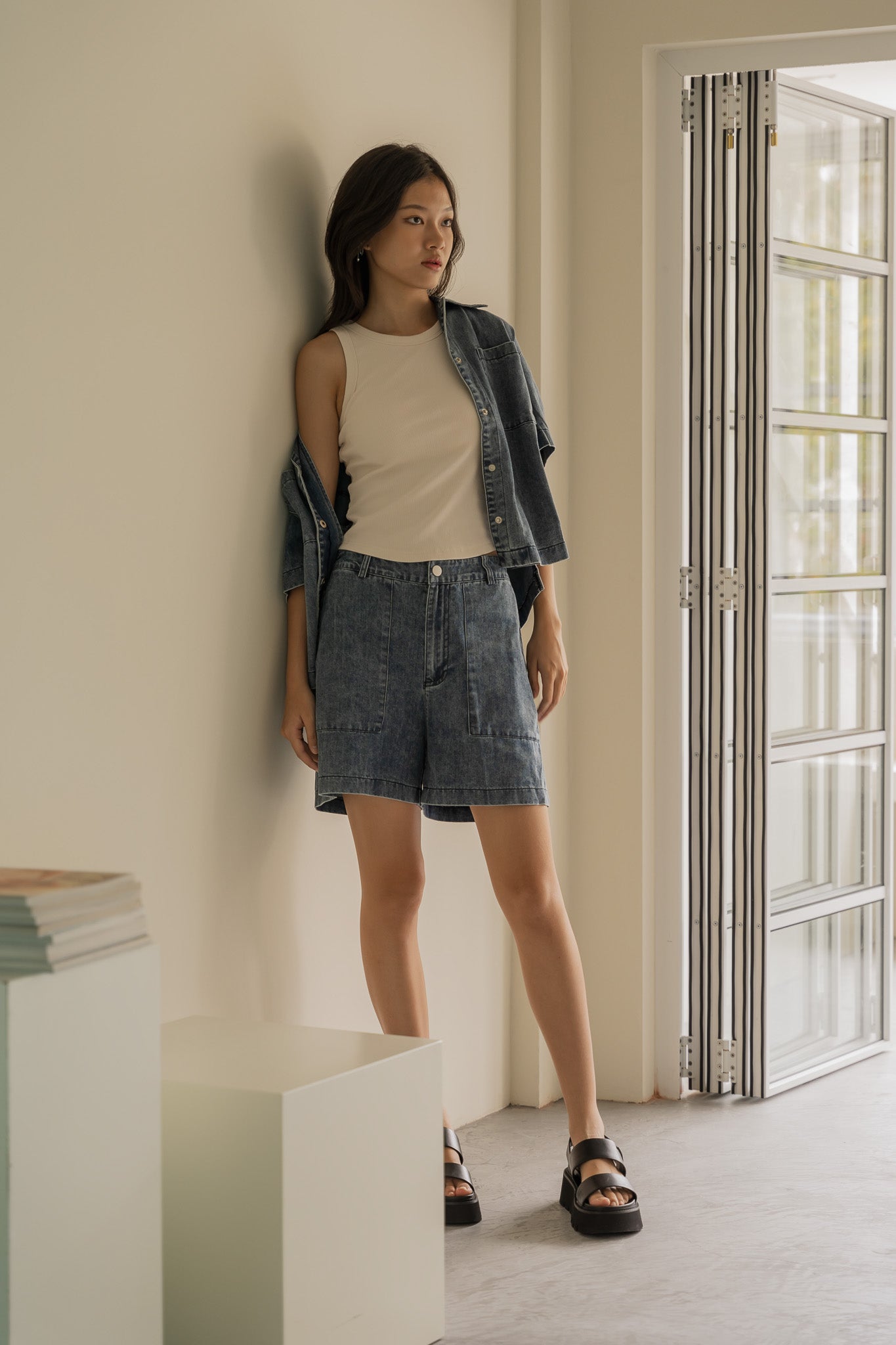Patch Pocket Elasticised Denim Shorts in Mid Wash