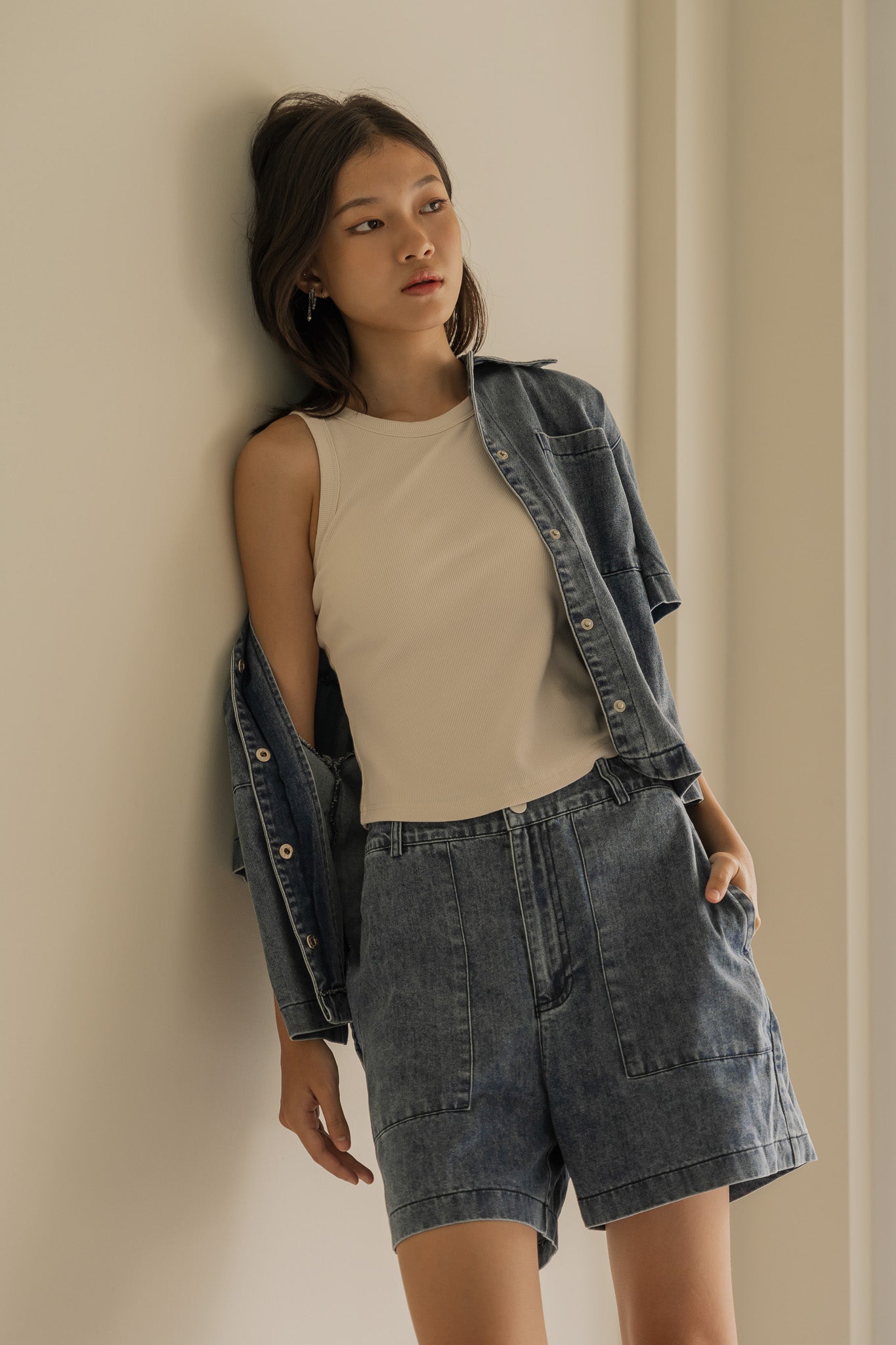 Patch Pocket Elasticised Denim Shorts in Mid Wash