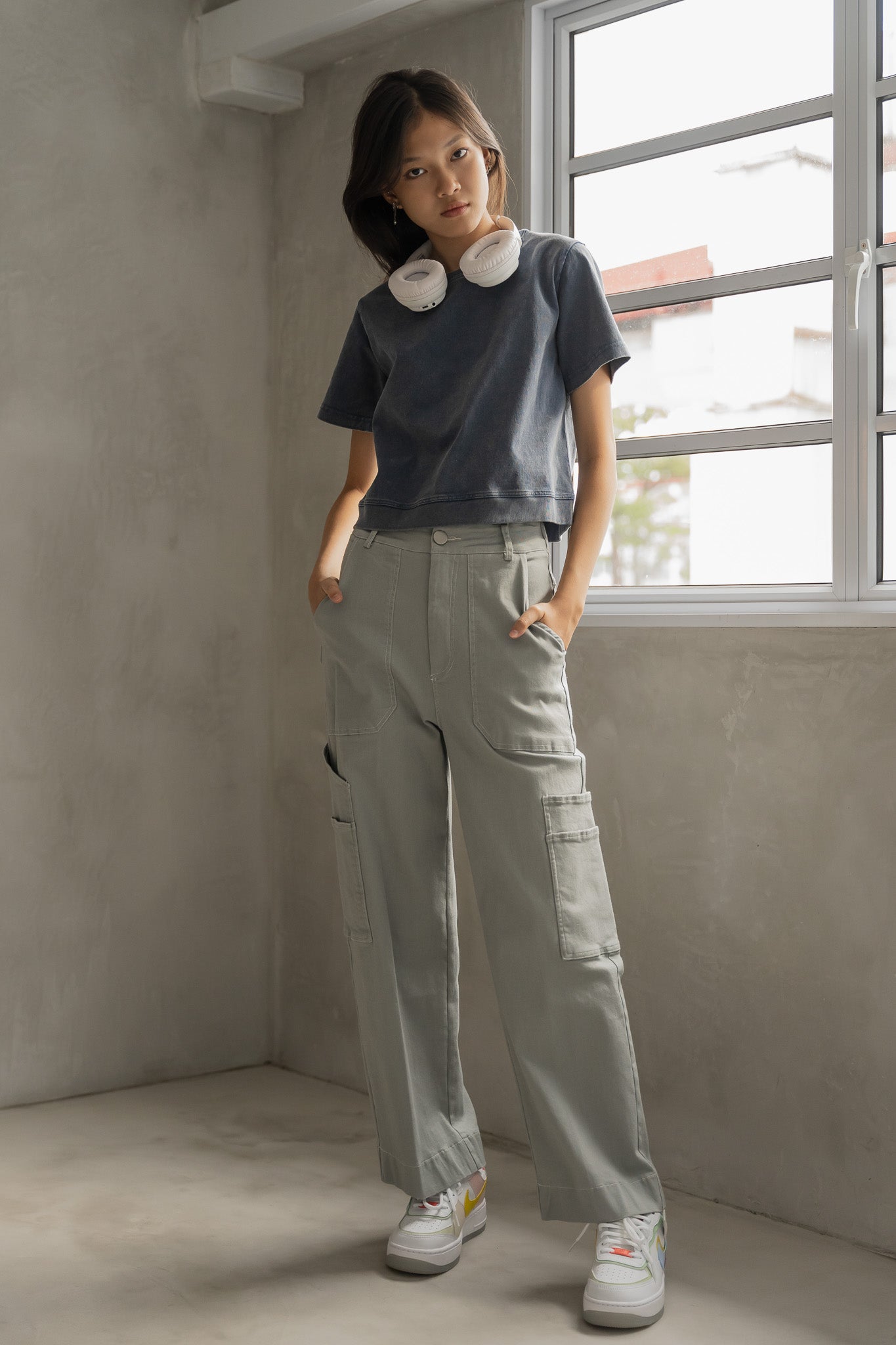 Contrast Stitch Denim Cargo Pants in Grey/White