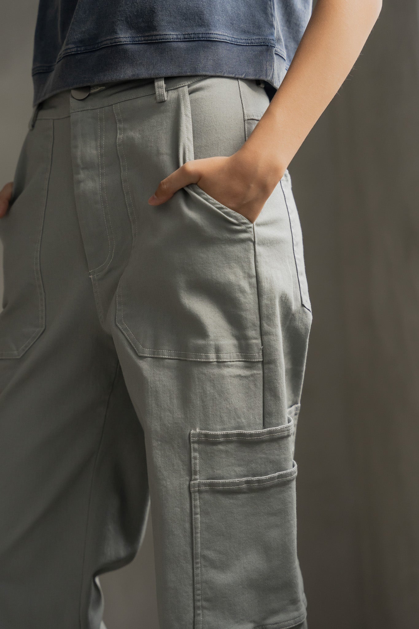 Contrast Stitch Denim Cargo Pants in Grey/White