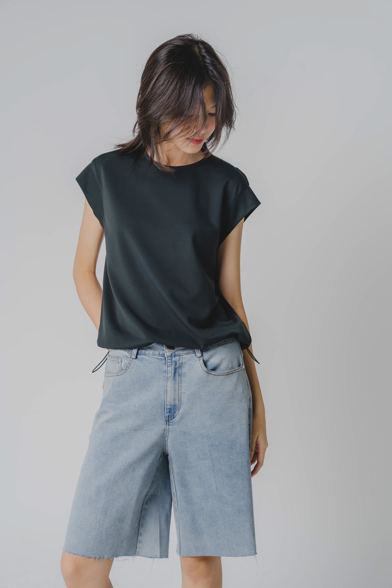 Drawstring Hem Cap Sleeve Blouse in Forest