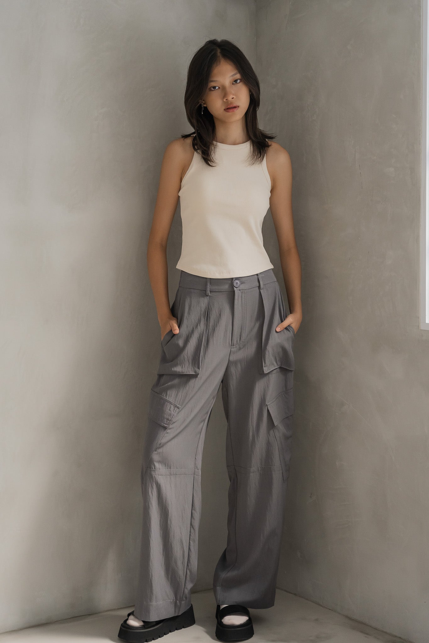 Slant Pocket Cargo Pants in Dark Grey