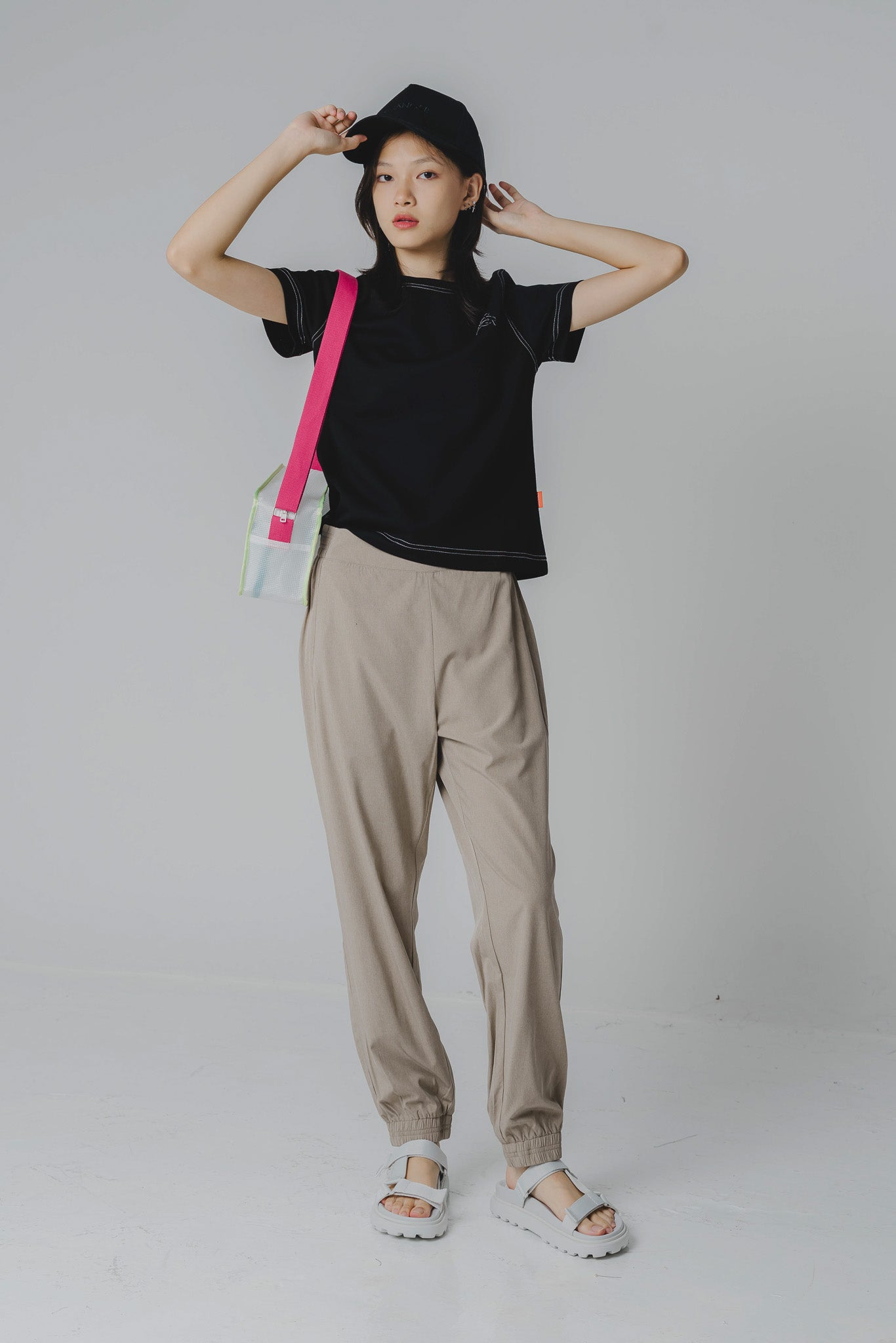 Staple Lightweight Joggers in Khaki