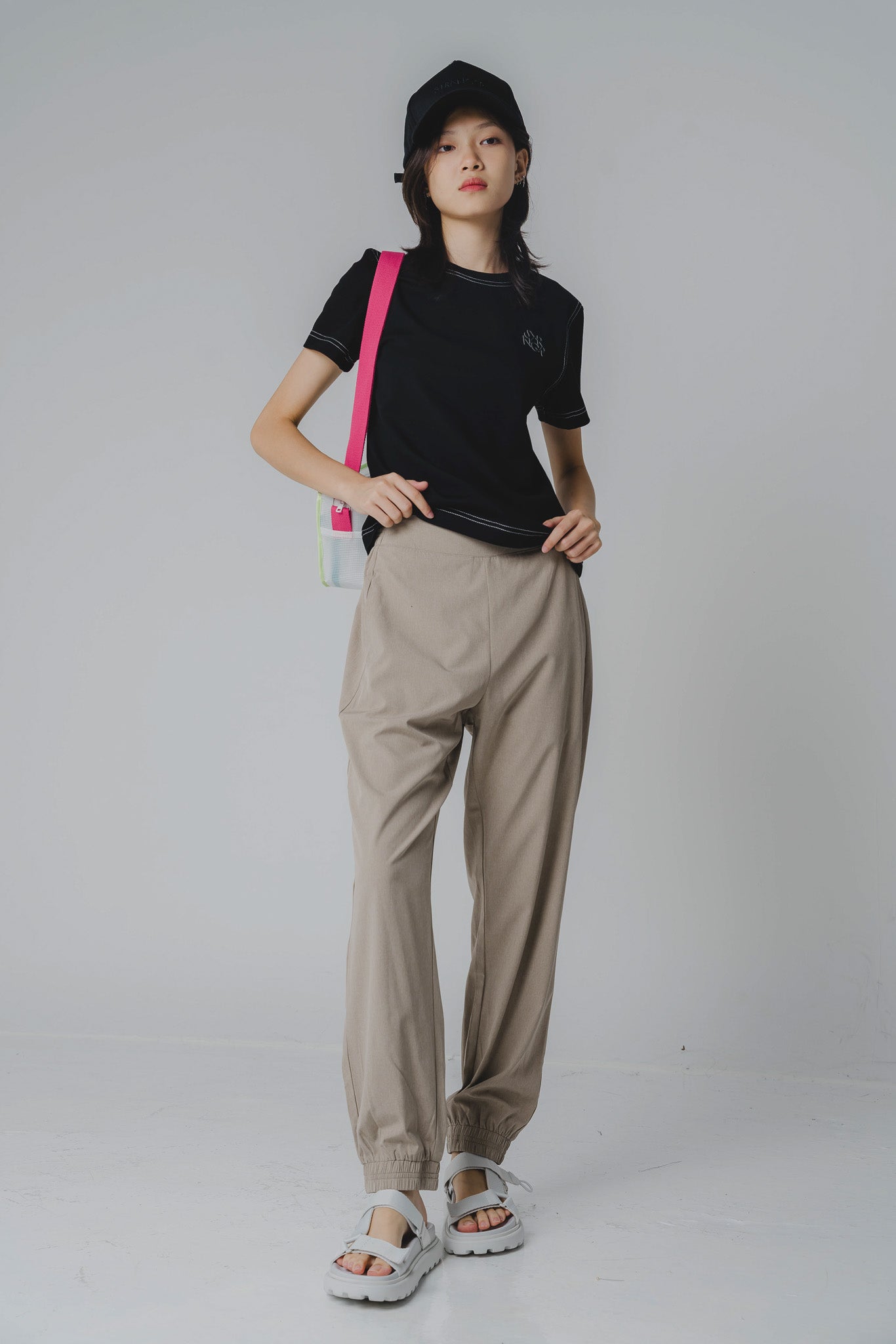 Staple Lightweight Joggers in Khaki