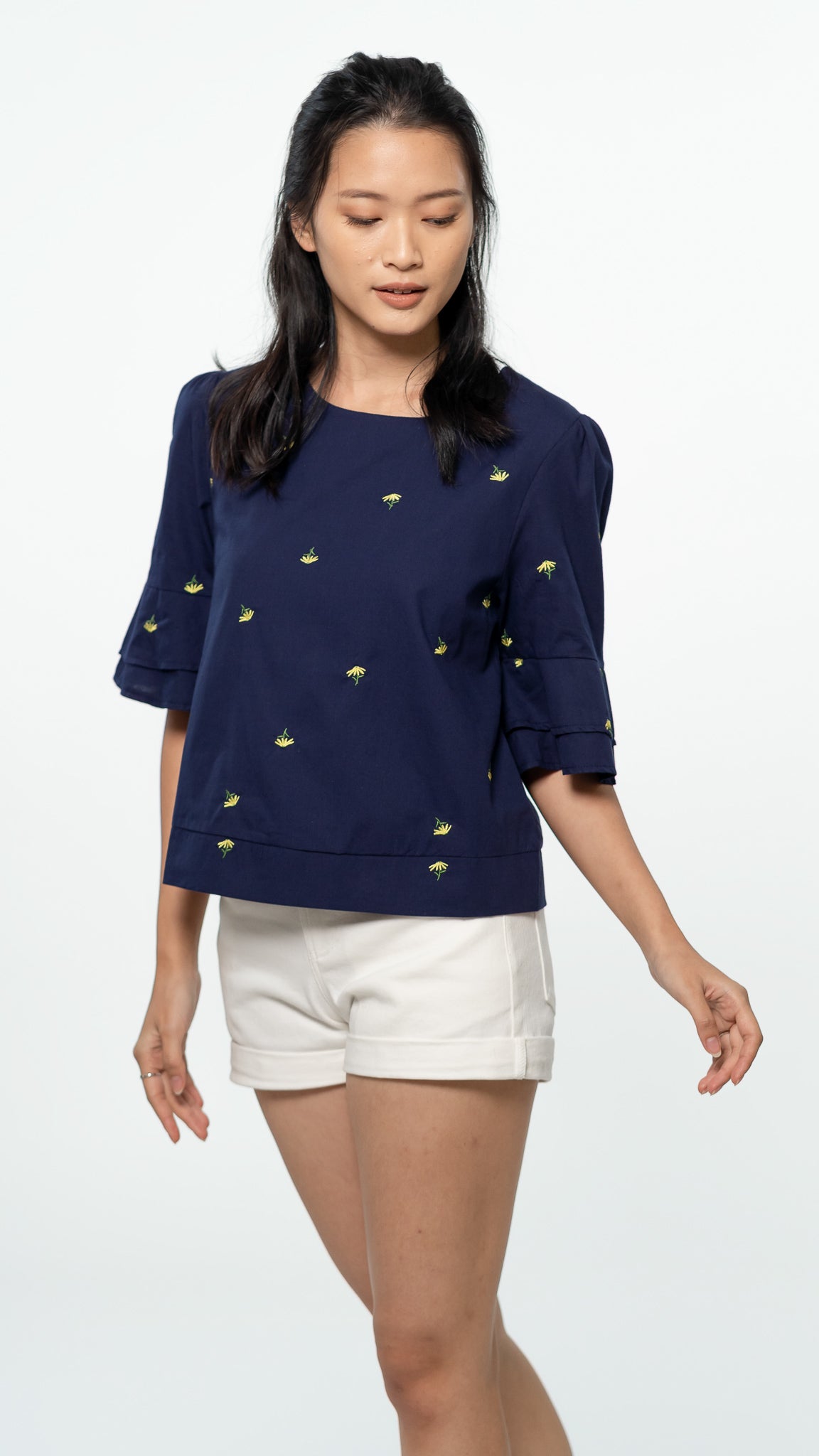 Dancing Daisies Embroidery Blouse in Dark Blue [ONLINE ONLY]