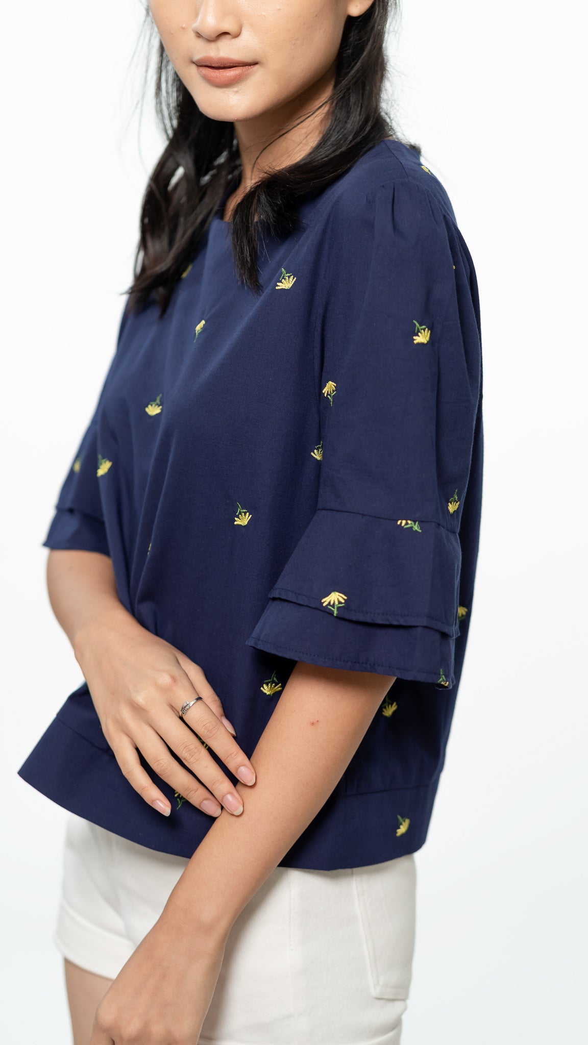 Dancing Daisies Embroidery Blouse in Dark Blue [ONLINE ONLY]