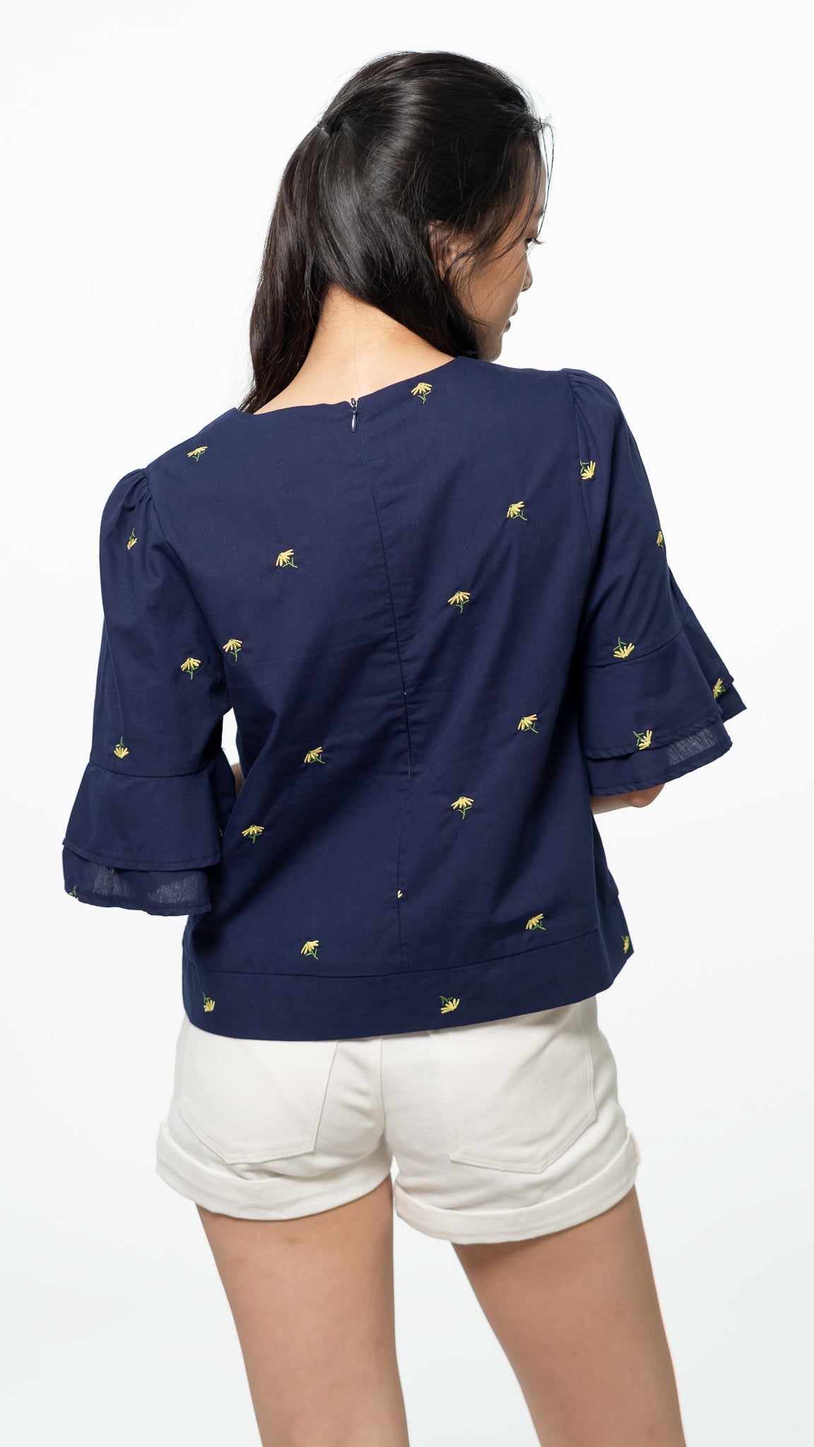 Dancing Daisies Embroidery Blouse in Dark Blue [ONLINE ONLY]