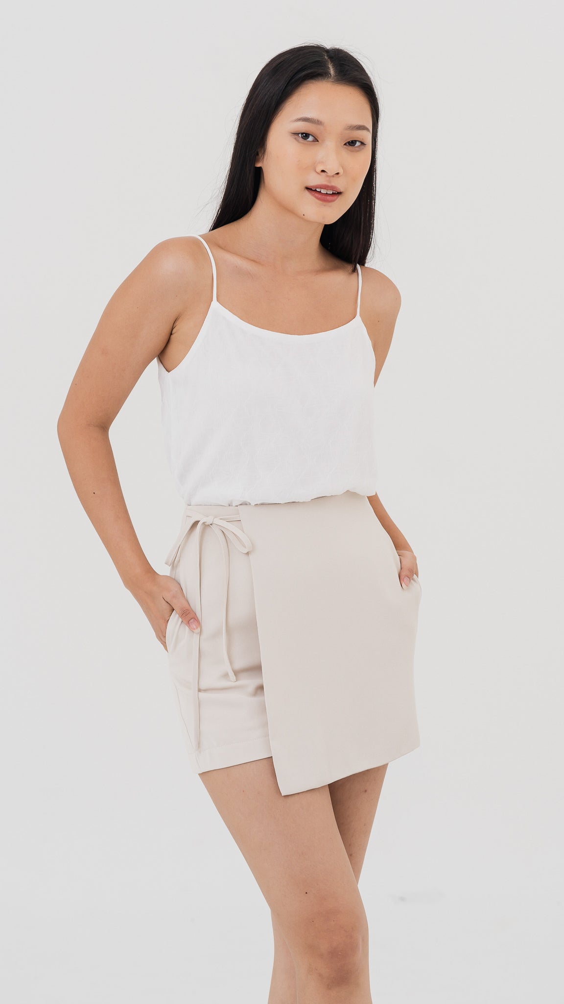 Mason Knot Tie Skorts in Beige [ONLINE ONLY]