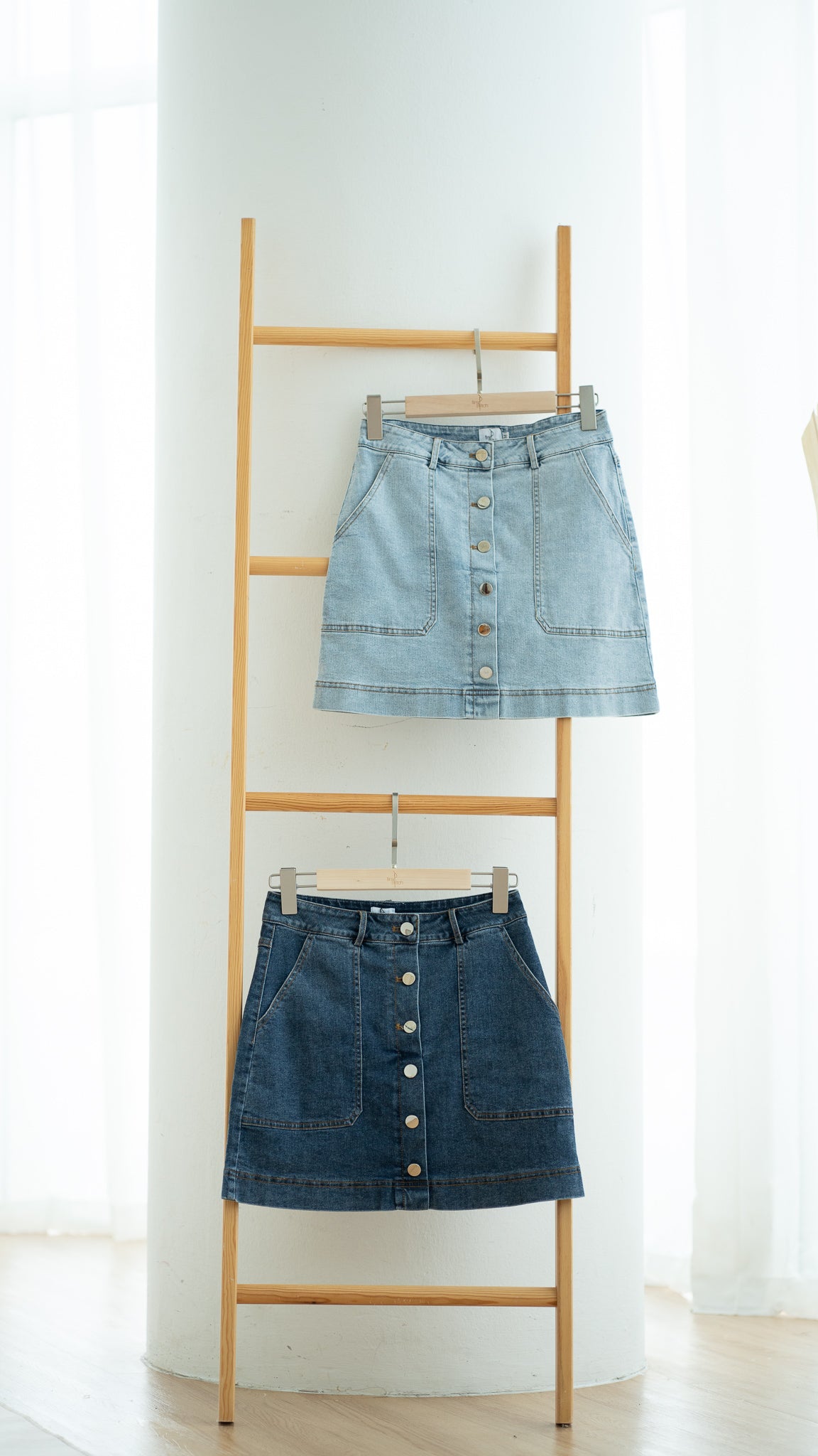 Kara Button Denim Skirt in Light Wash [ONLINE ONLY]