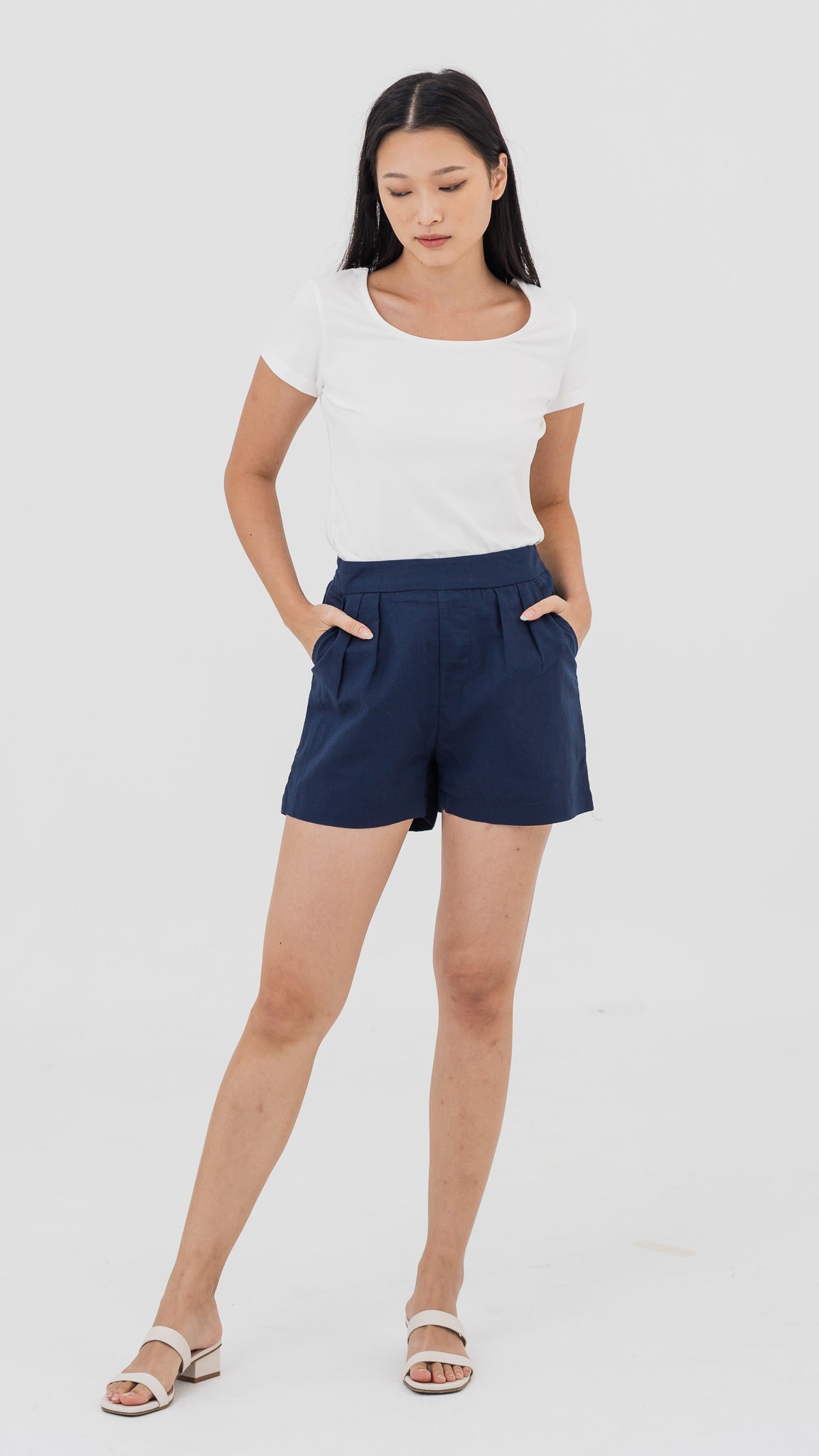 Jordan Linen Shorts in Navy