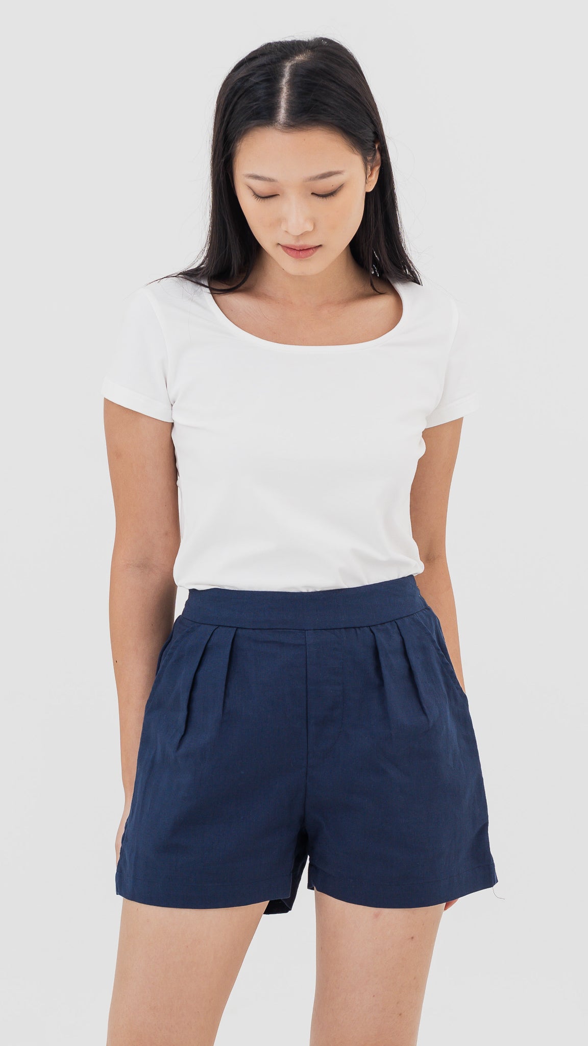 Jordan Linen Shorts in Navy