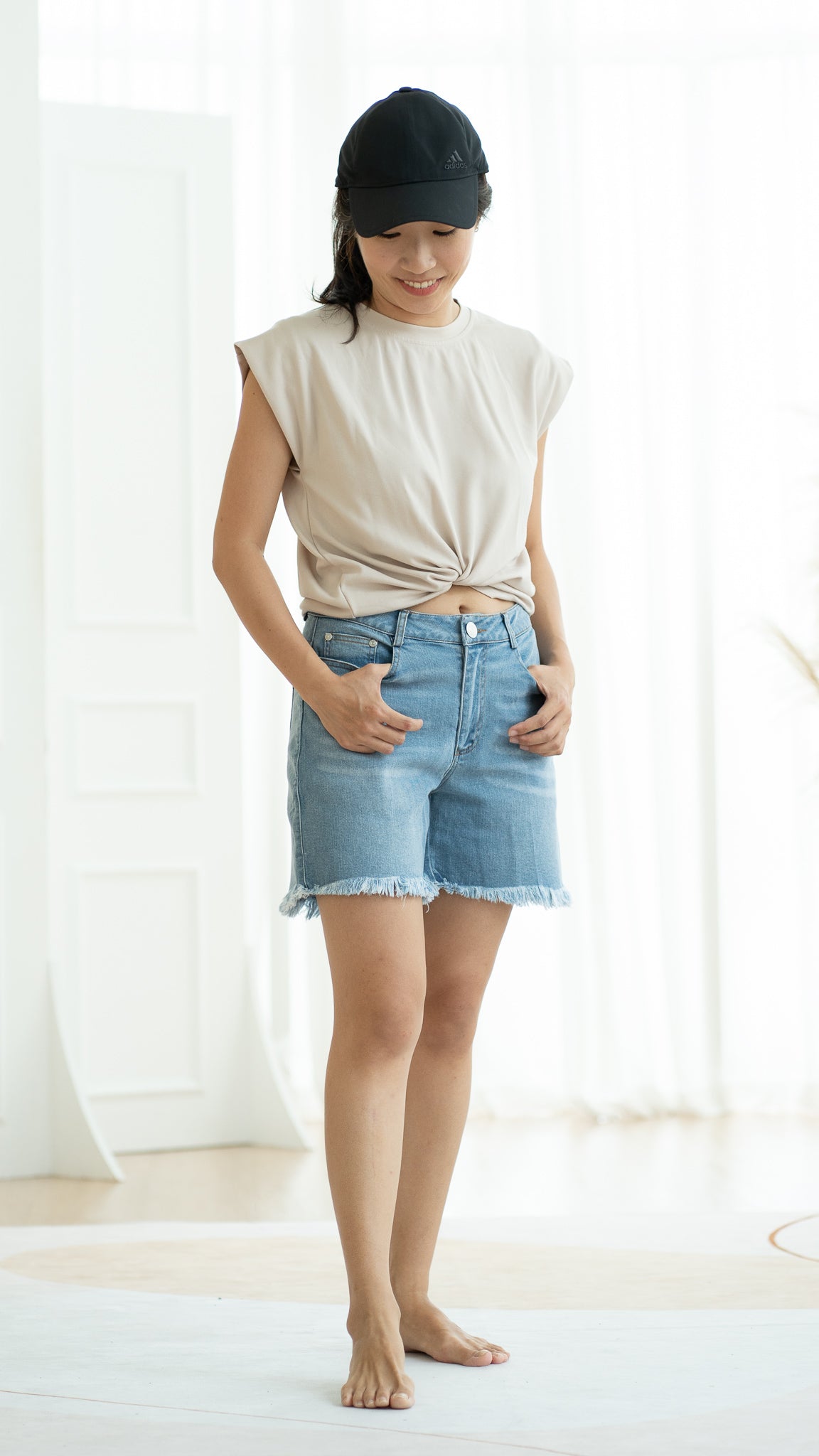 Stevie Raw Hem Denim Shorts in Light Wash [ONLINE ONLY]
