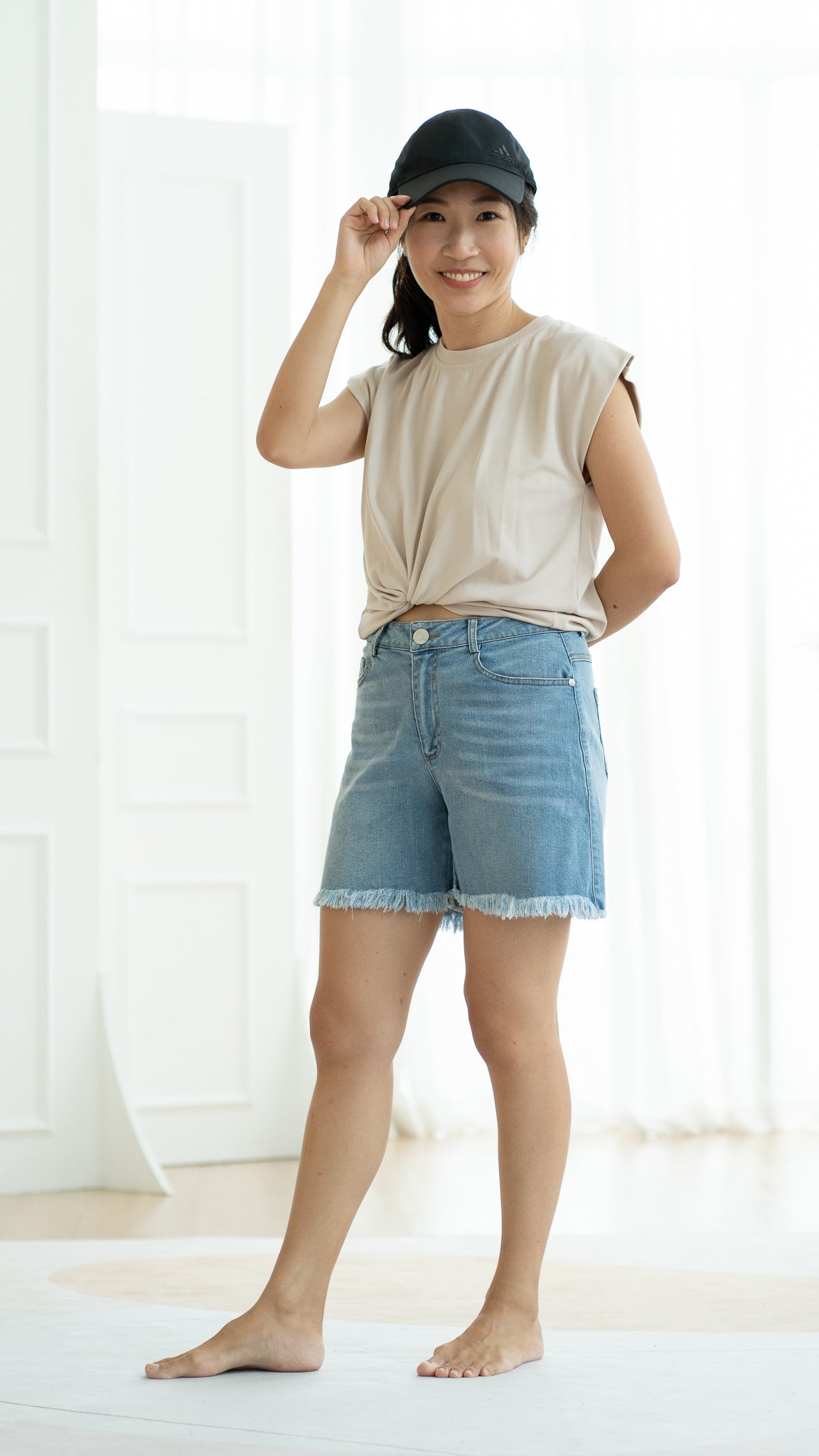 Stevie Raw Hem Denim Shorts in Light Wash [ONLINE ONLY]