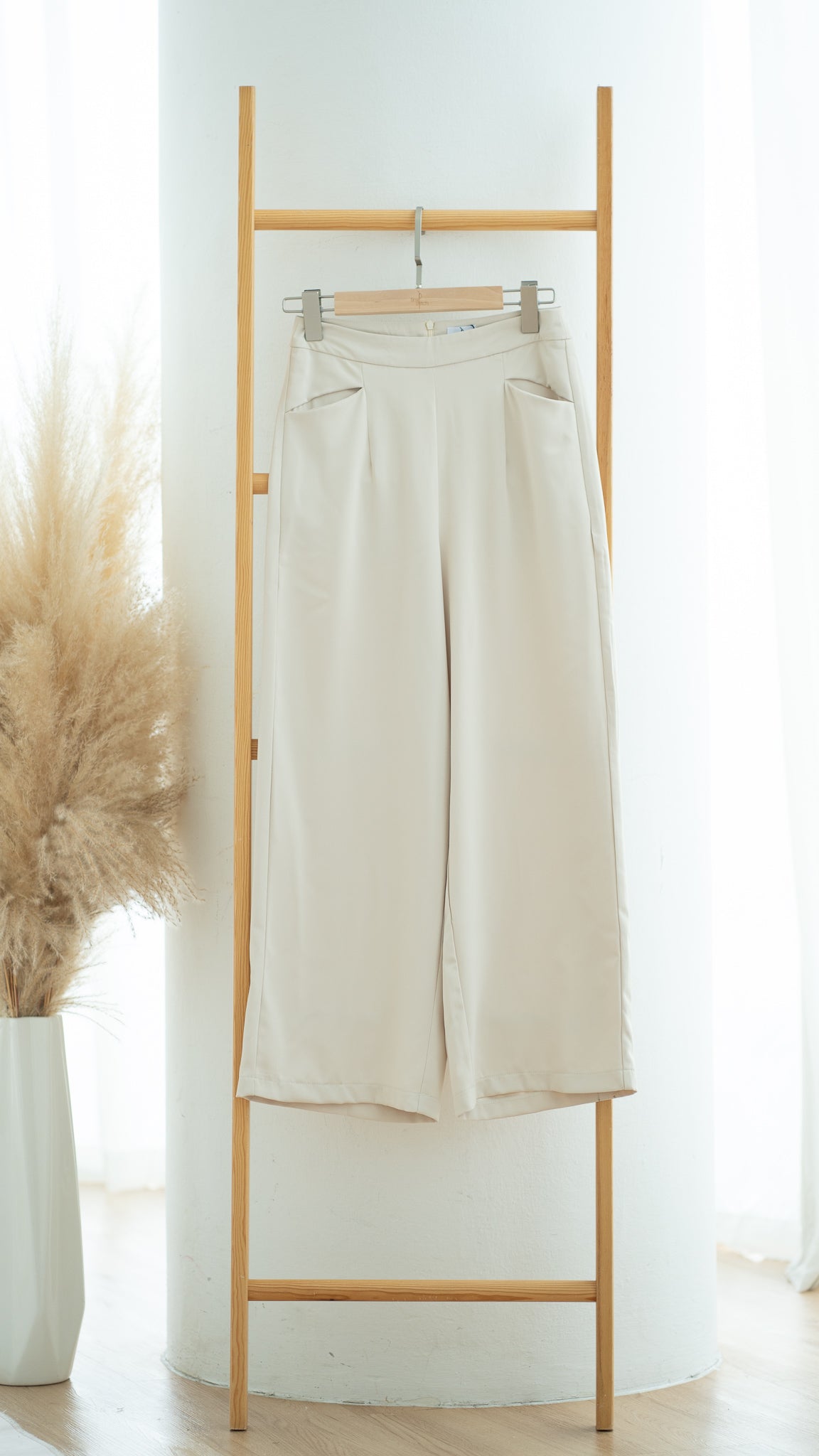 Allison Slit Pocket Pants in Beige [ONLINE ONLY]