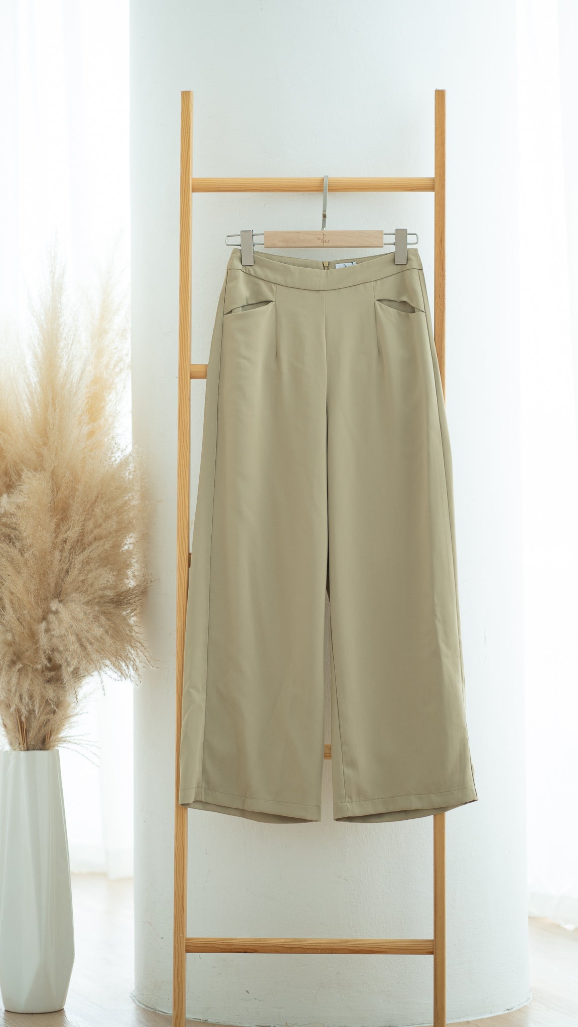 Allison Slit Pocket Pants in Green [ONLINE ONLY]