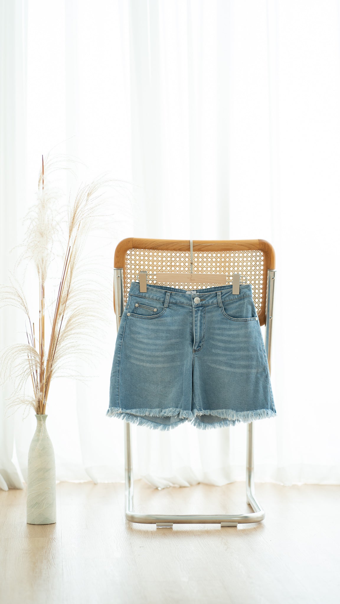 Stevie Raw Hem Denim Shorts in Light Wash [ONLINE ONLY]