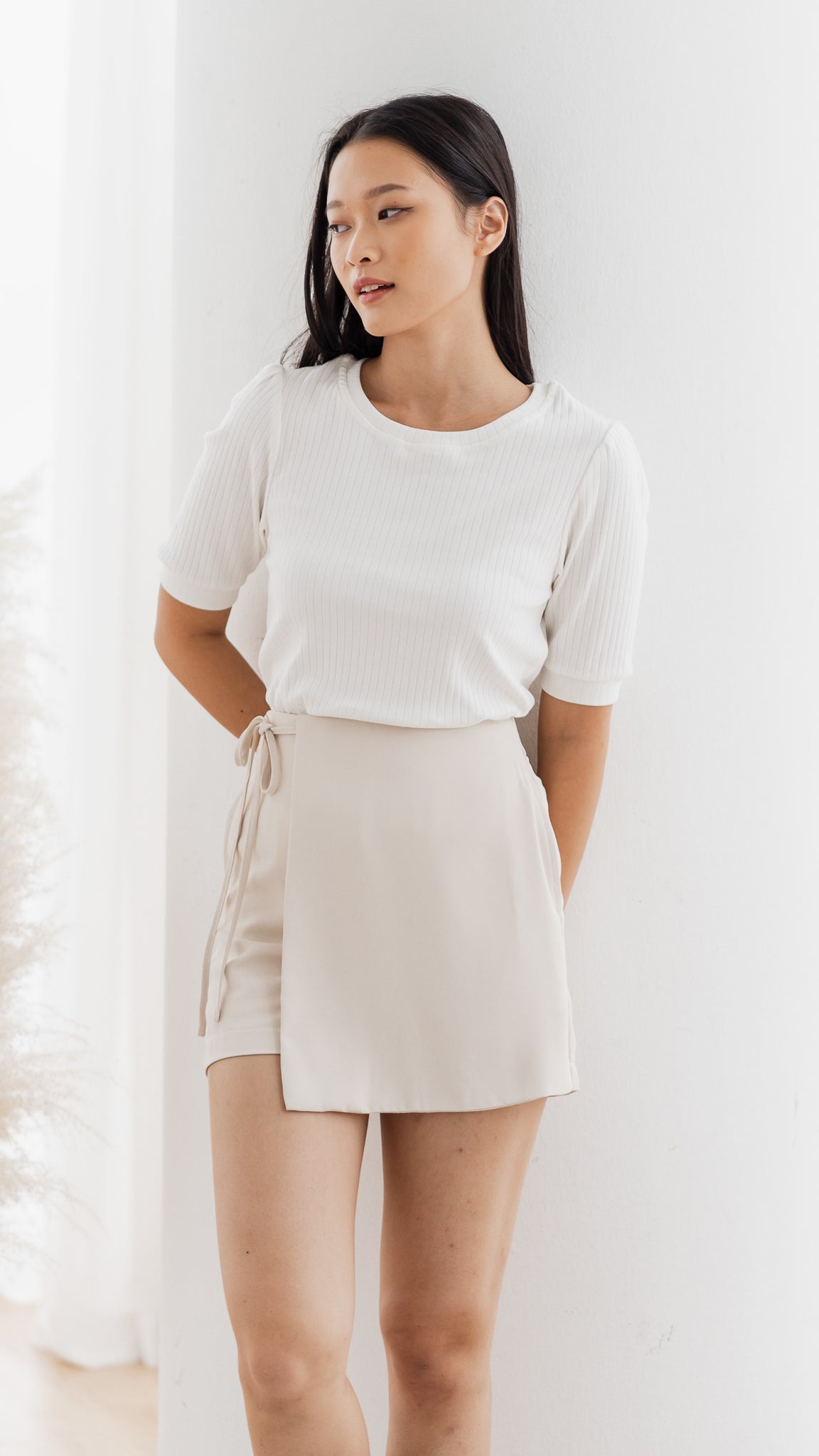 Mason Knot Tie Skorts in Beige [ONLINE ONLY]