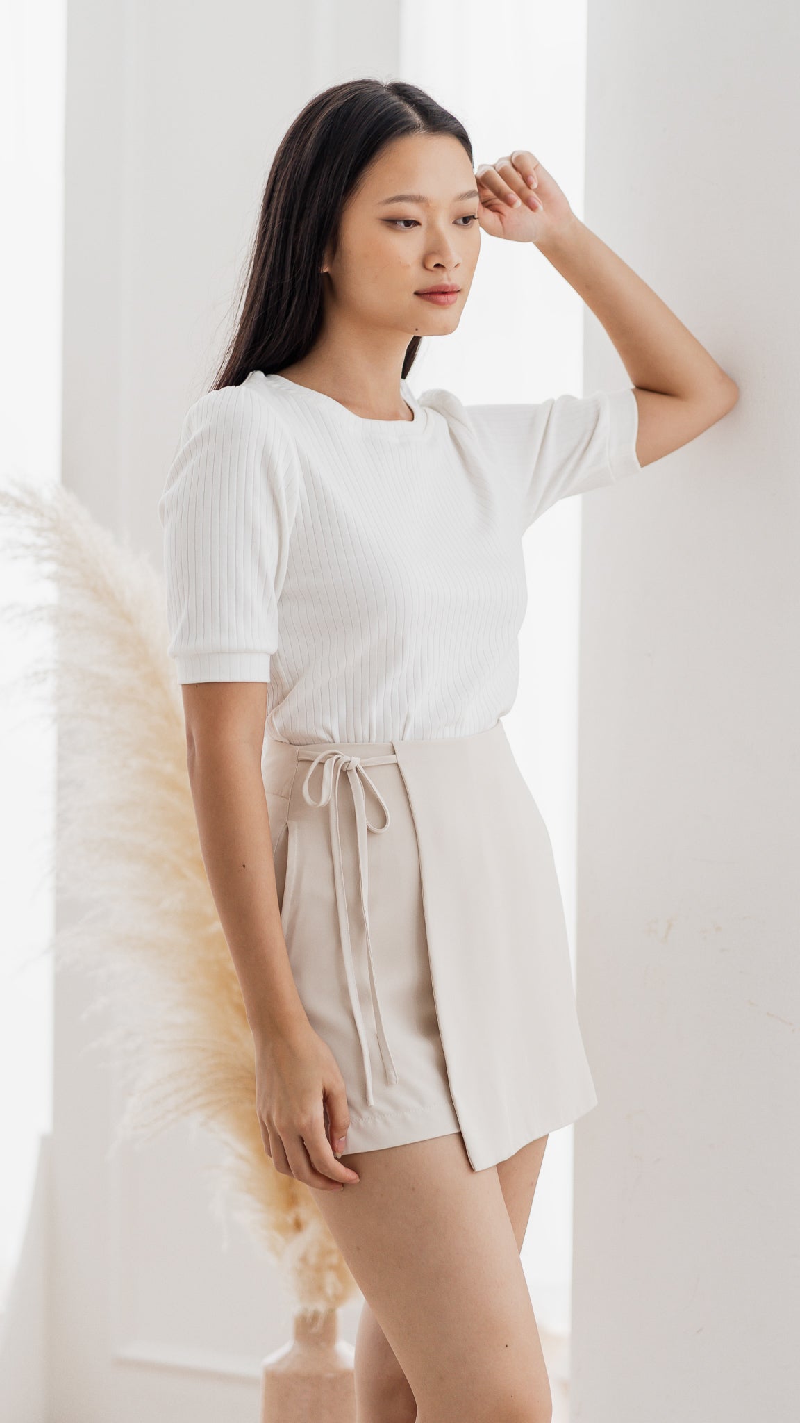 Mason Knot Tie Skorts in Beige [ONLINE ONLY]