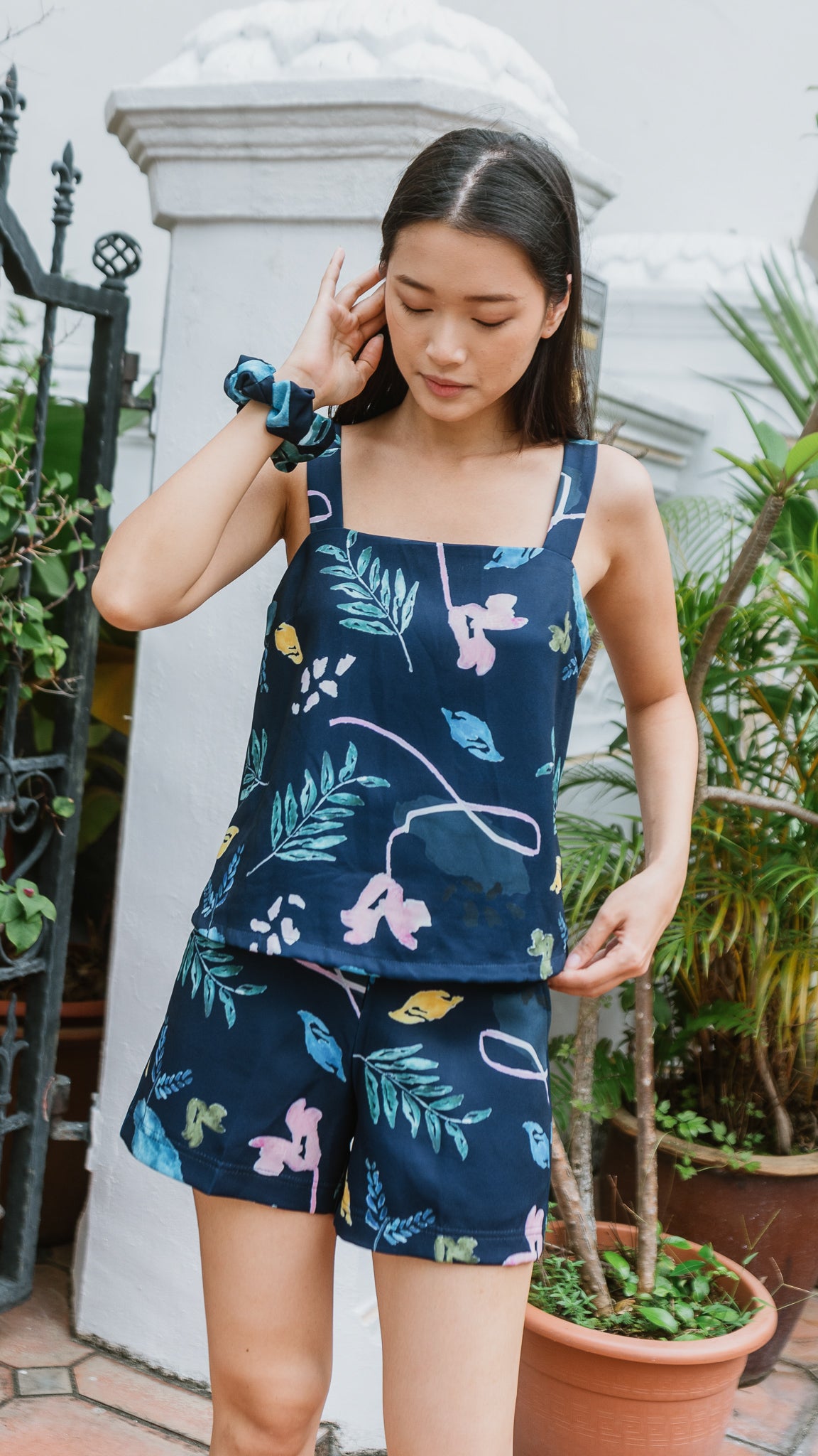 Tranquil Garden Sleeveless Blouse in Dark Blue