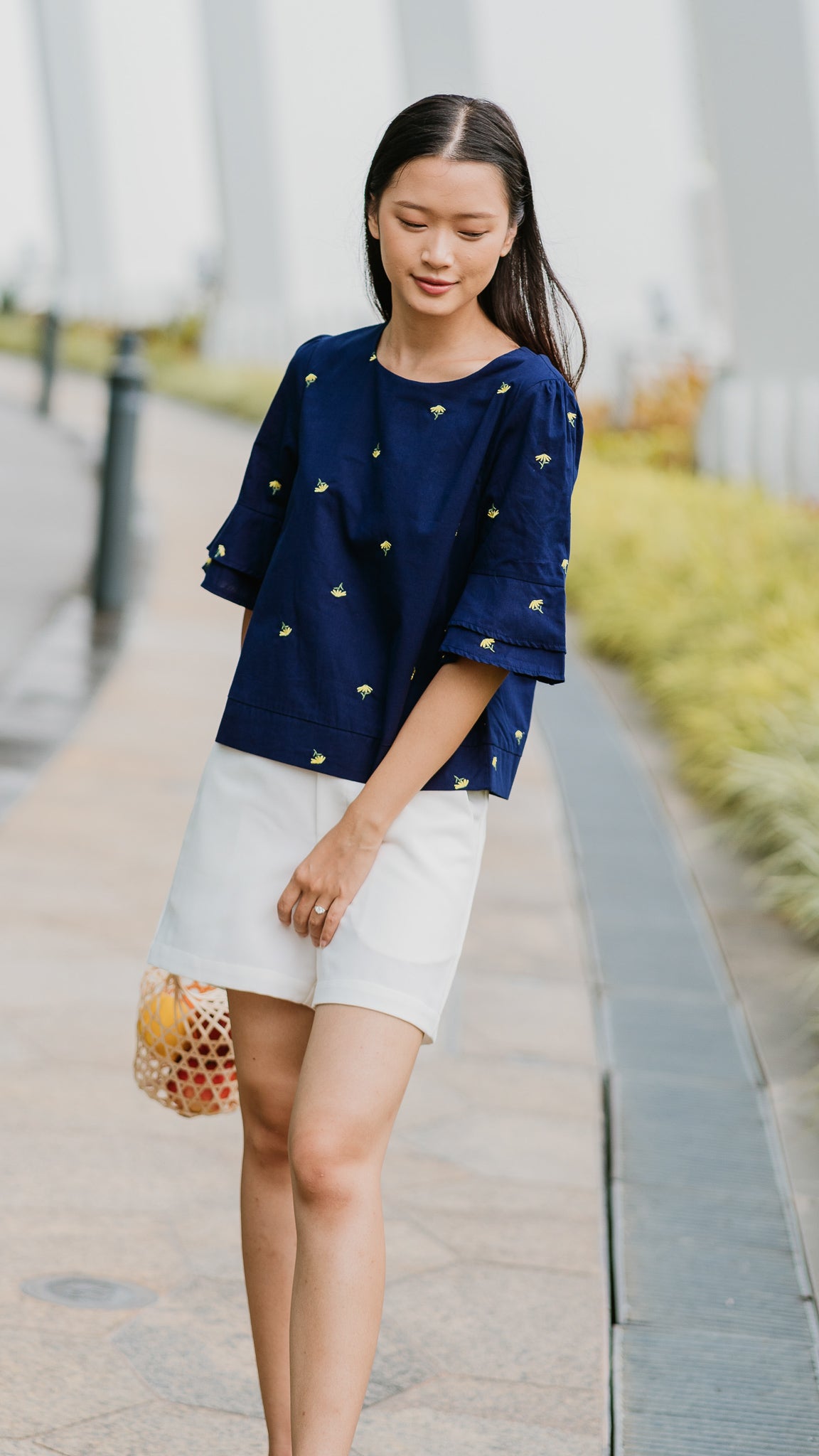 Dancing Daisies Embroidery Blouse in Dark Blue [ONLINE ONLY]