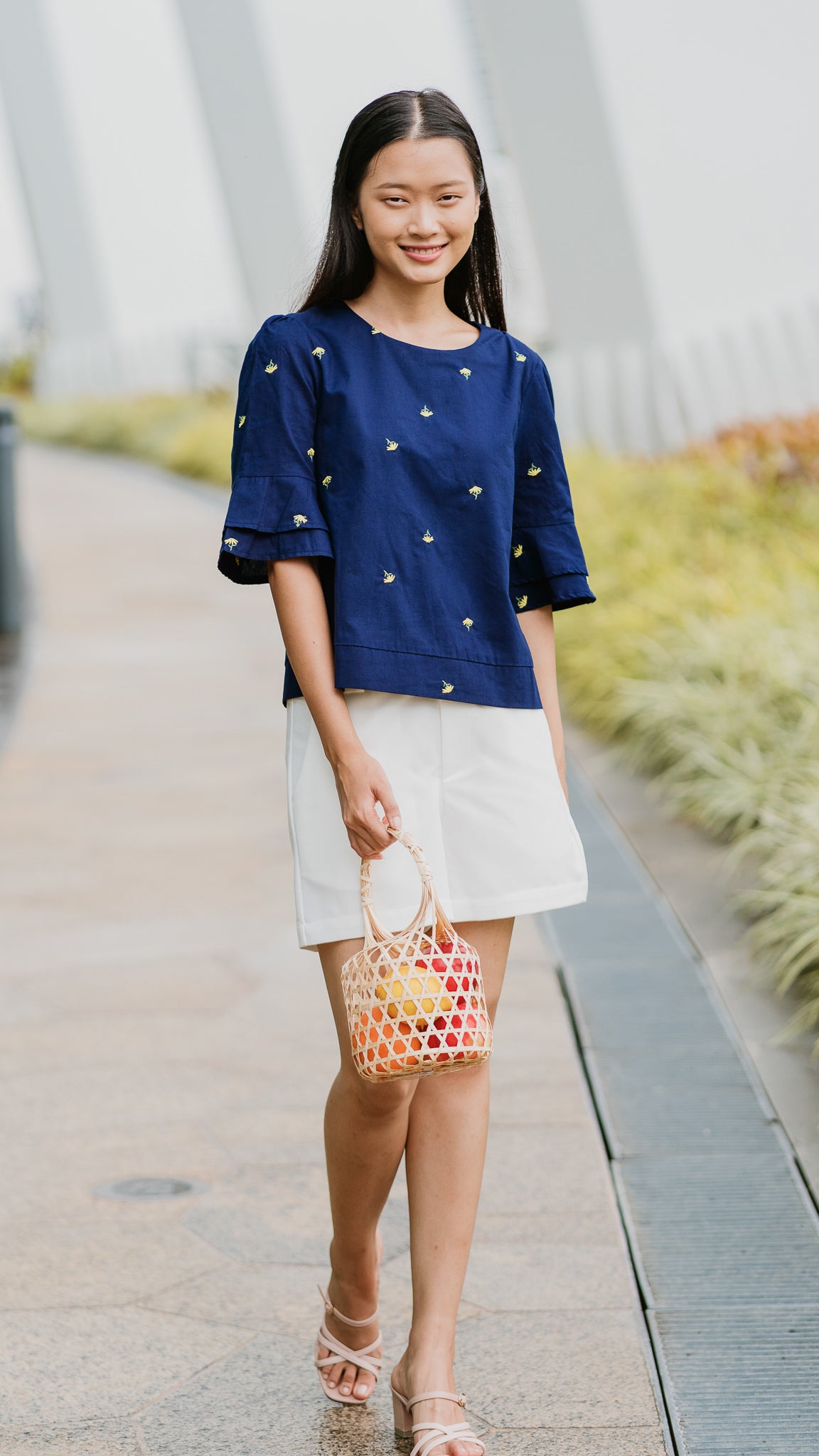 Dancing Daisies Embroidery Blouse in Dark Blue [ONLINE ONLY]