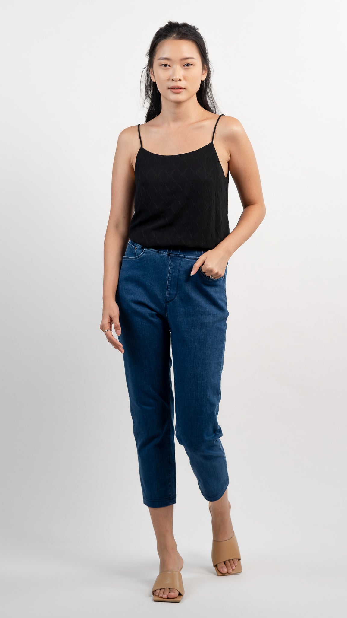 Dora Washed Cropped Jeans in Mid Wash