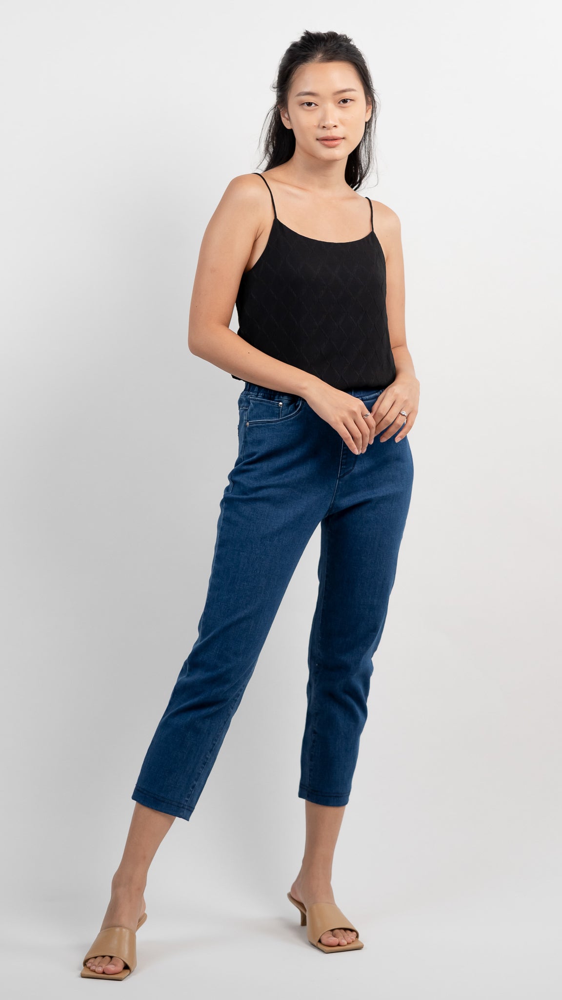 Dora Washed Cropped Jeans in Mid Wash