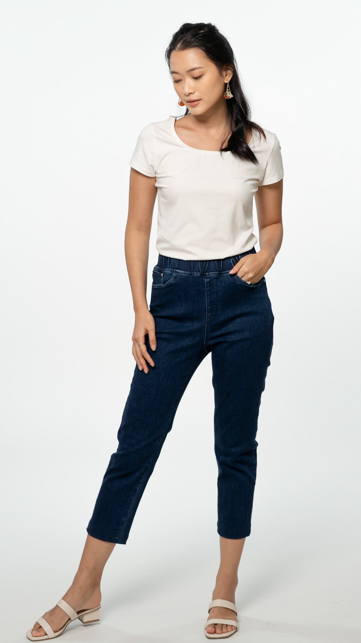 Dora Washed Cropped Jeans in Dark Wash