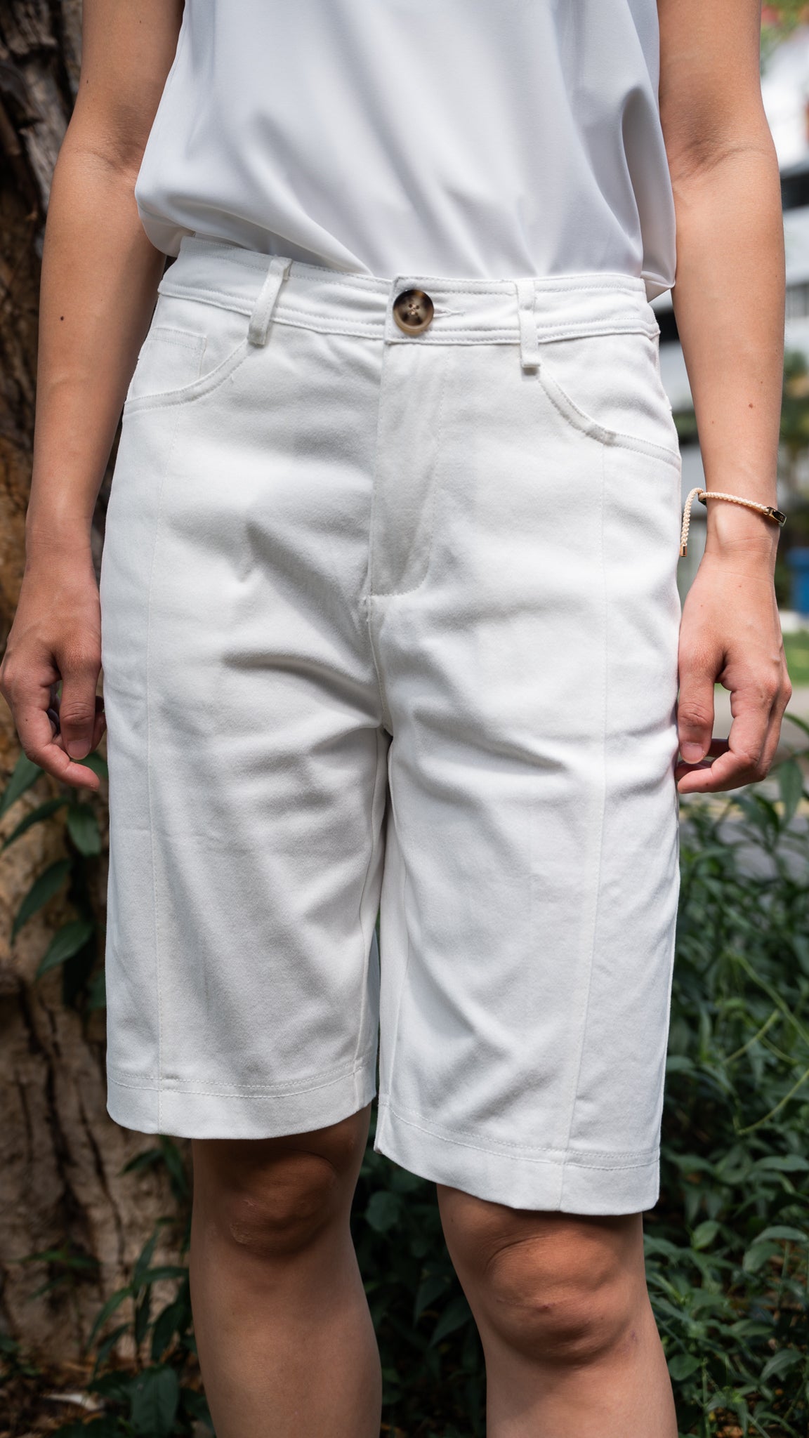 Everyday Bermudas in White [ONLINE ONLY]