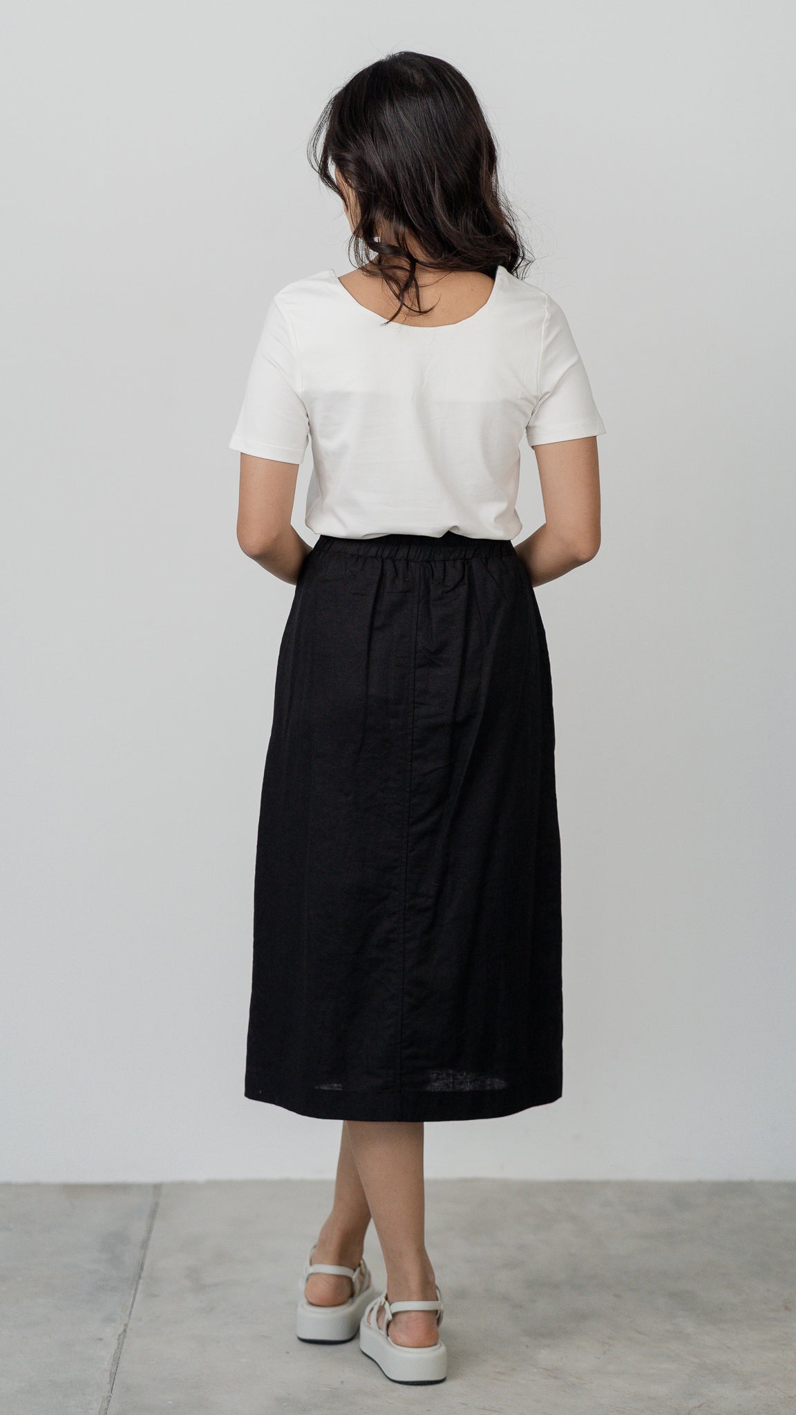 Leia Slit Detail Linen Skirt in Black [ONLINE ONLY]