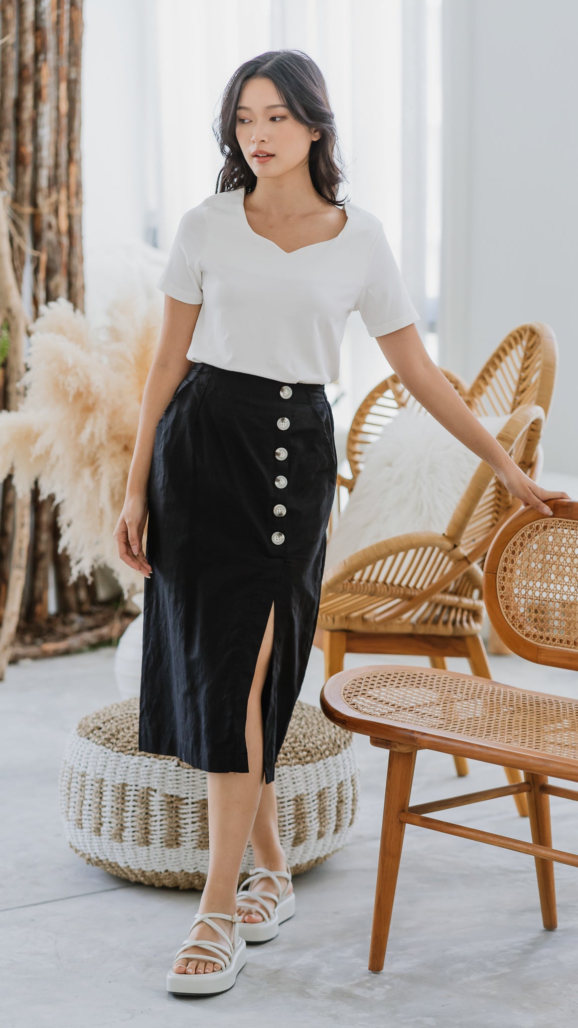 Leia Slit Detail Linen Skirt in Black [ONLINE ONLY]