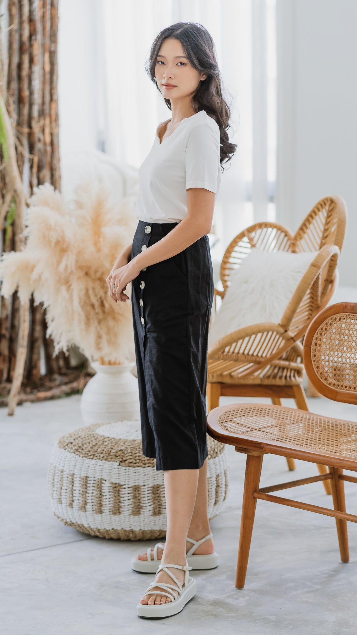Leia Slit Detail Linen Skirt in Black [ONLINE ONLY]